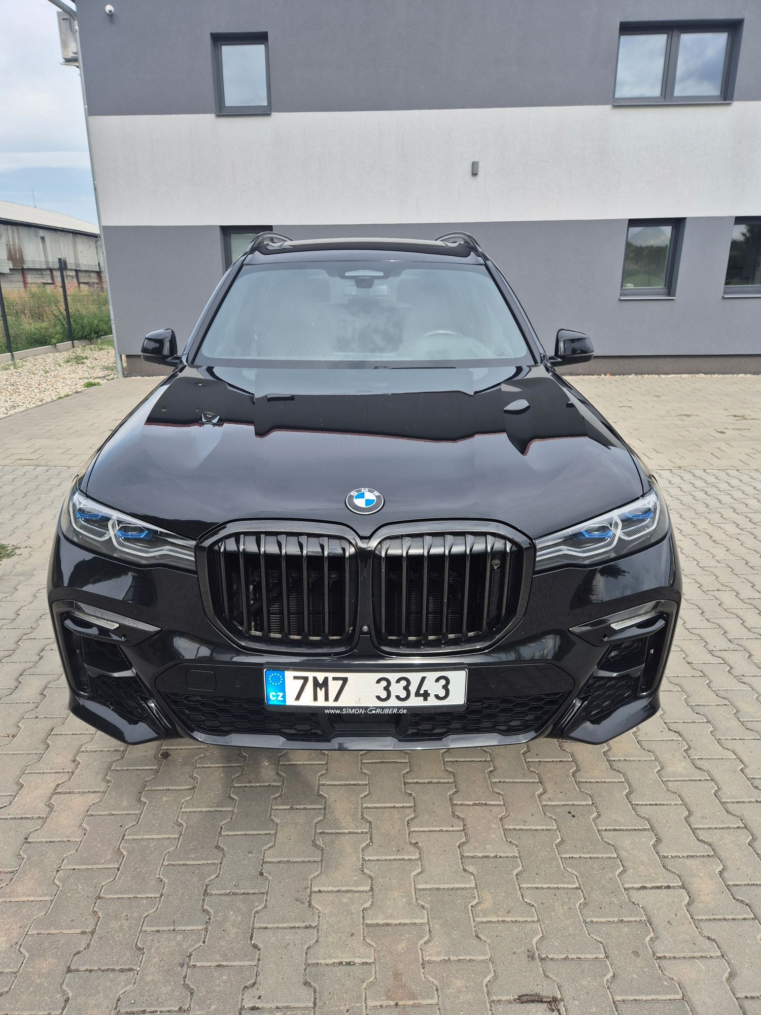BMW X7, BMW X7 M50i