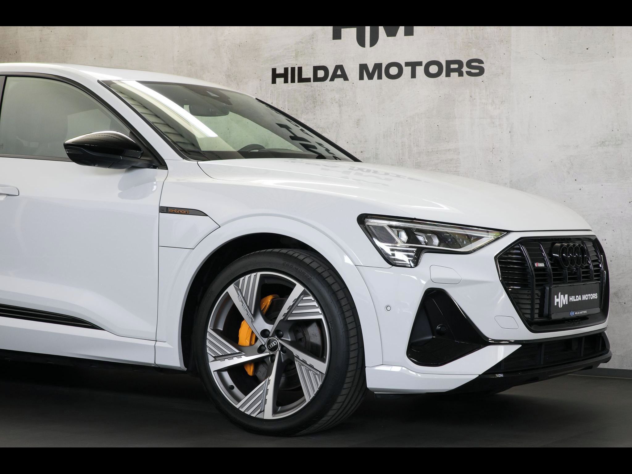 Audi e-tron, 55 300kW Sportback Black Edice - fotka 6