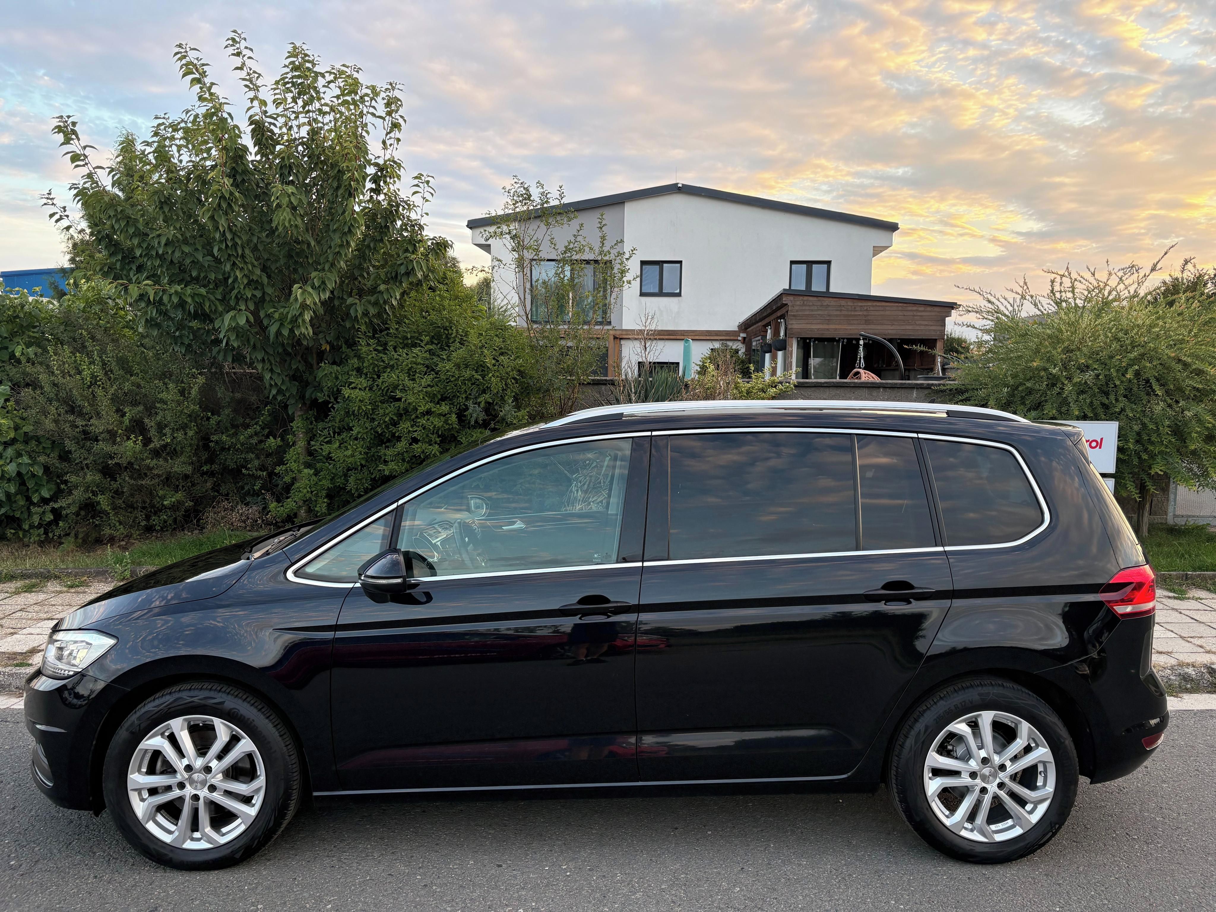 Volkswagen Touran - fotka 4