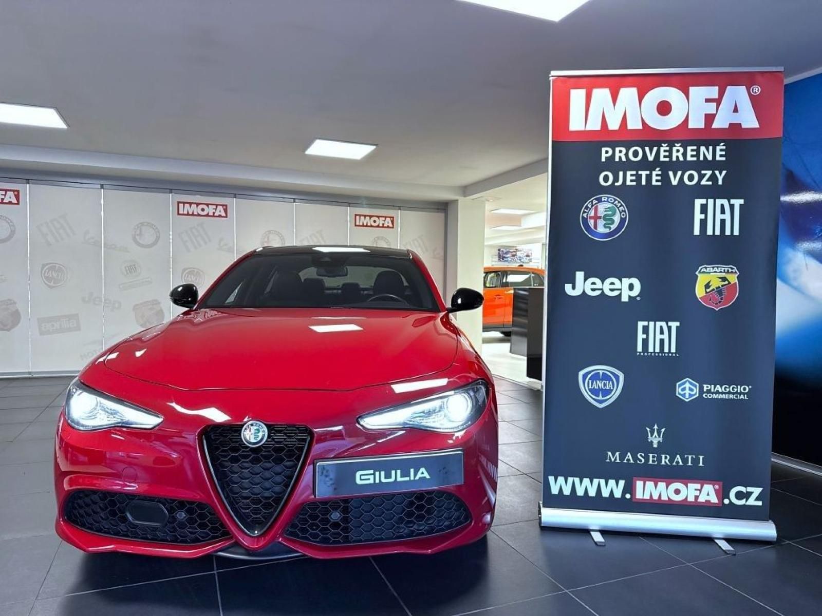 Alfa Romeo Giulia, 2.0T 280k AT8 ZF Q4 4x4 Veloce - fotka 2