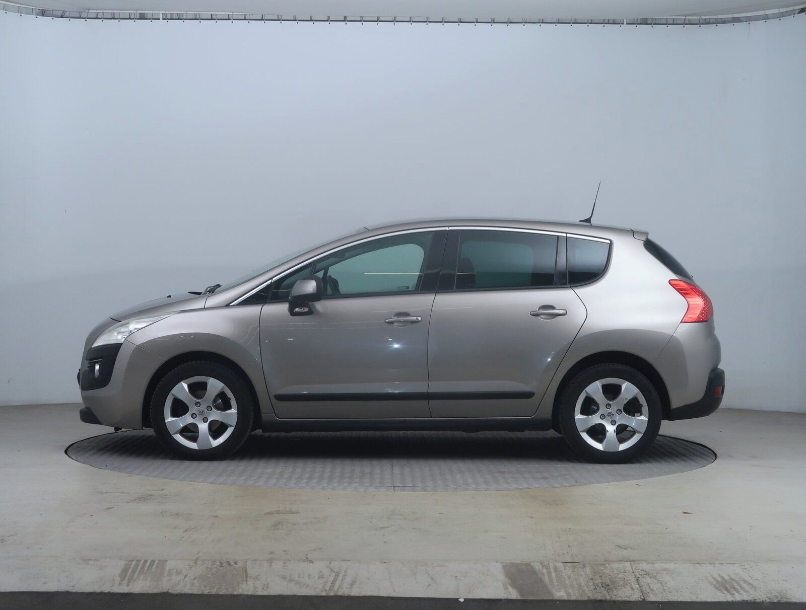 Peugeot 3008, 1.6 HDi, Parkovací asistent - fotka 3