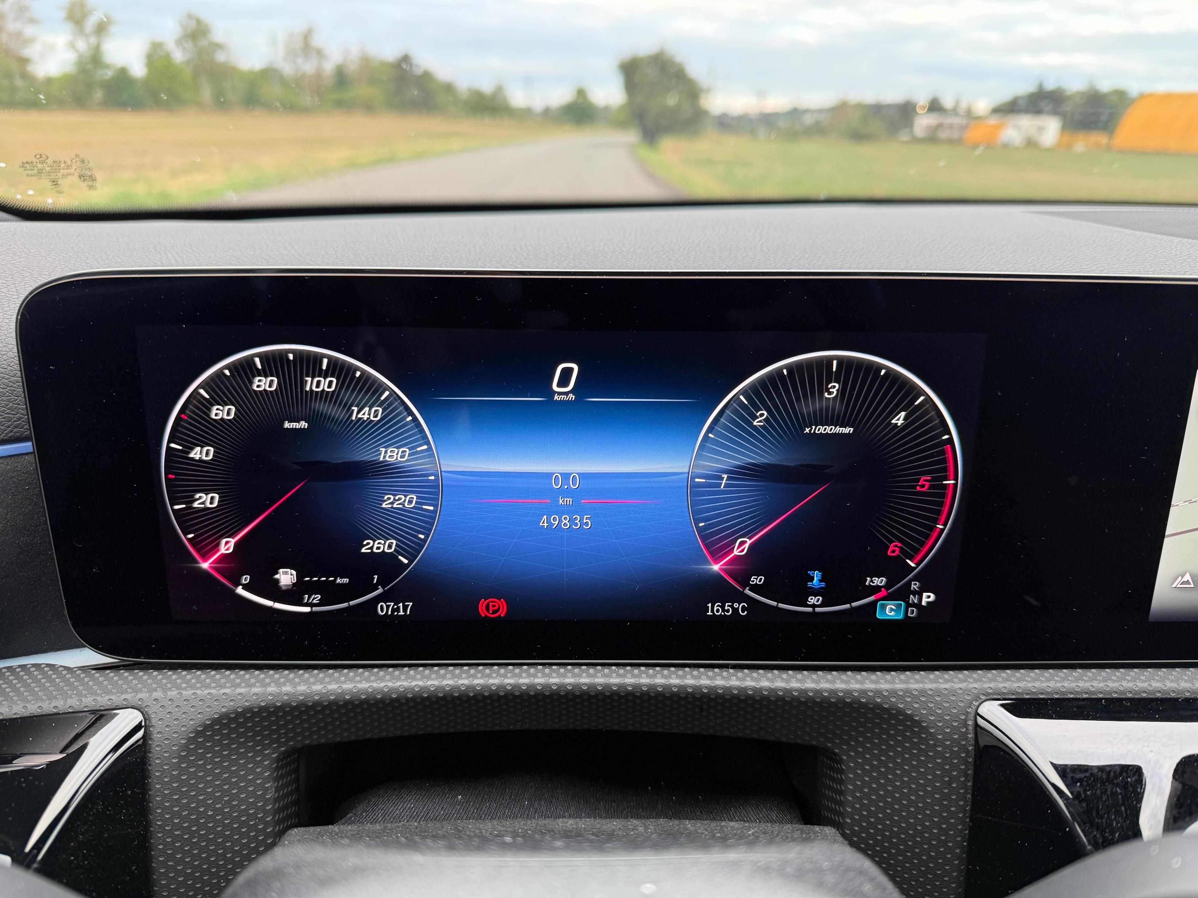 Mercedes-Benz Třídy A, Mercedes Benz A220d AMG Adv+ - fotka 6
