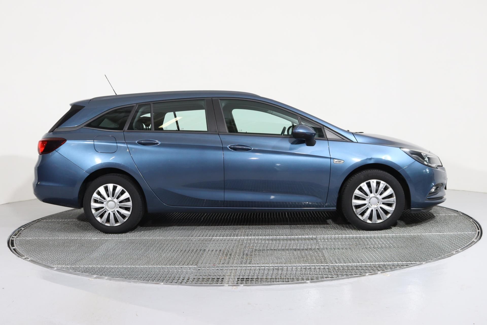 Opel Astra, SPORTS TOURER 1,4 i - fotka 3