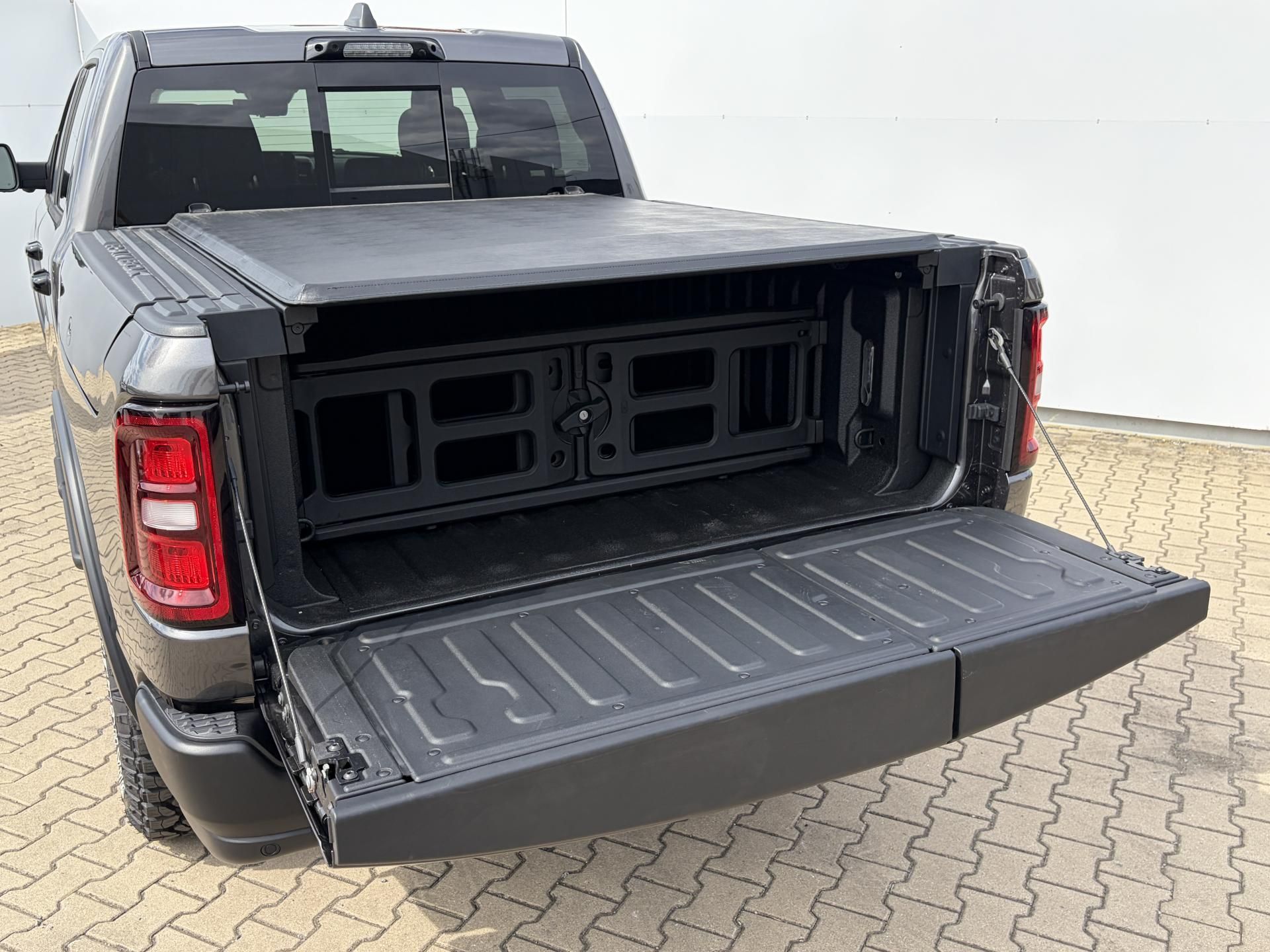 Dodge Ram, 1500 Rebel 5.7 V8 2026 - fotka 5