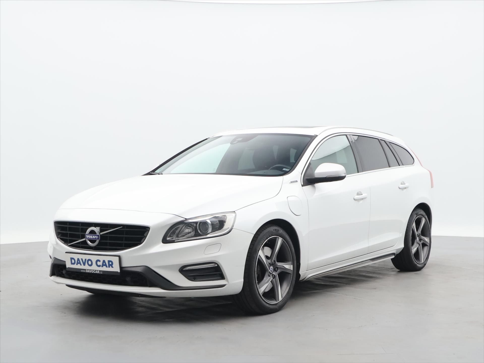 Volvo V60, 2.4 D6 162kW R-Design Aut. DPH - fotka 3