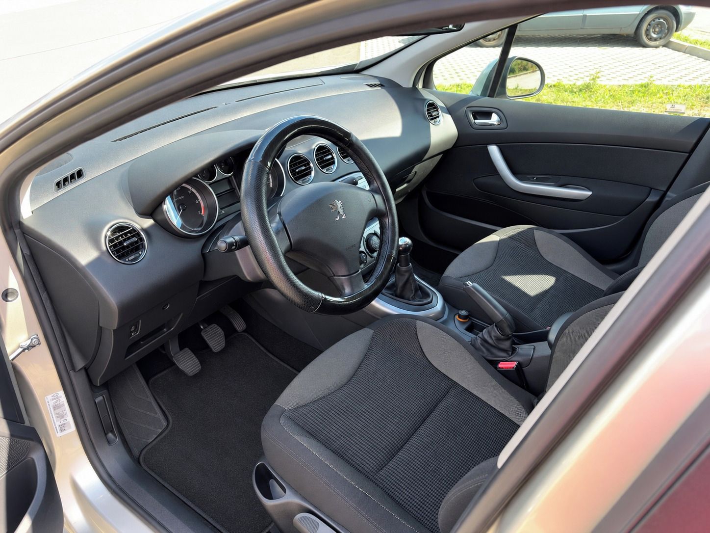 Peugeot 308, 1.6 VTi, 88 Kw - fotka 2