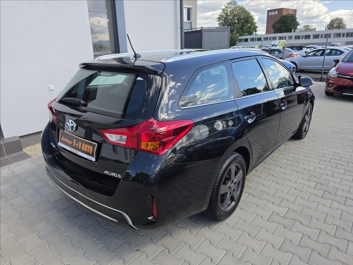 Toyota Auris, 1,6 97 KW Automat kamera navi - fotka 6