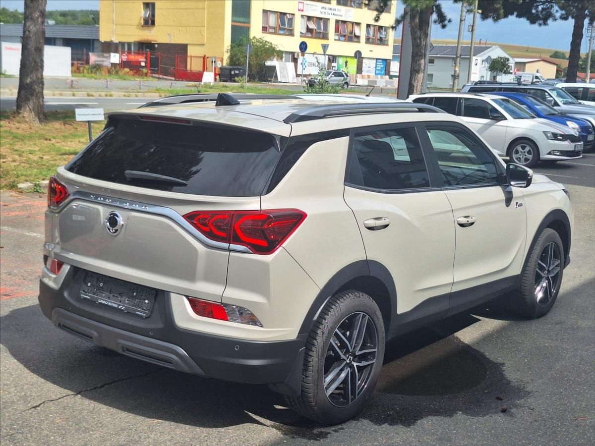 SsangYong Korando, 1,5 GDI 4WD  ČR+ventil.sedaček - fotka 4