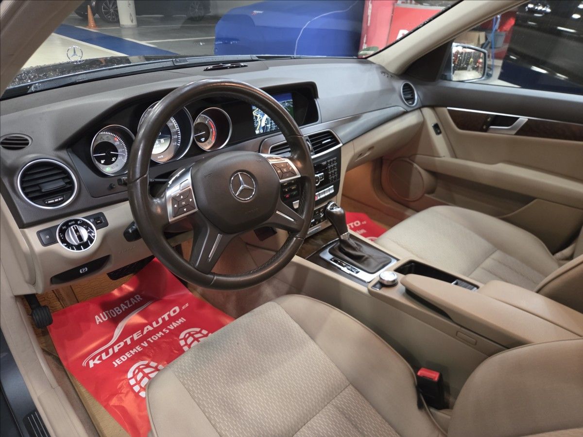 Mercedes-Benz Třídy C, 2,2 DCi Po rozvodech!  Eleganc - fotka 6