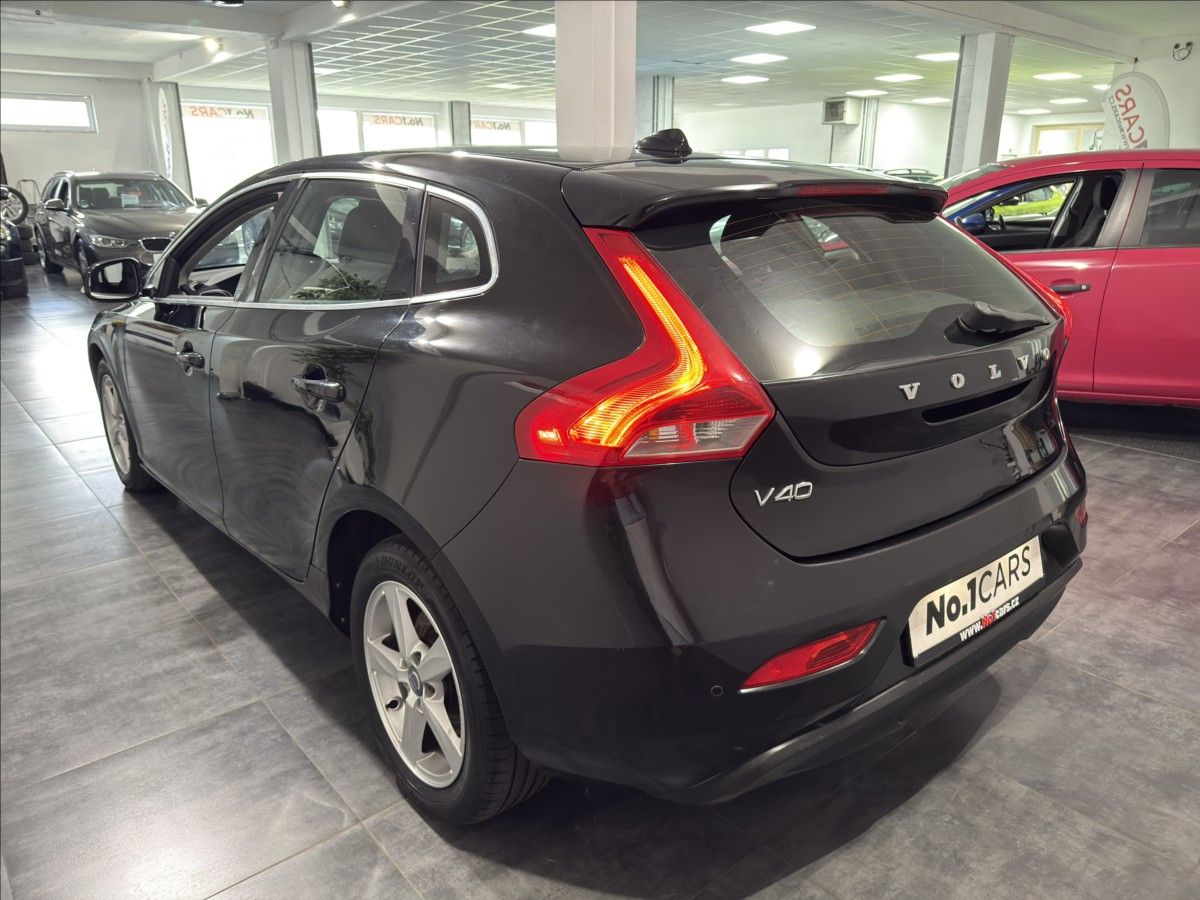 Volvo V40, 1,6   D2 MOMENTUM BI-XEN VÝHŘE - fotka 4