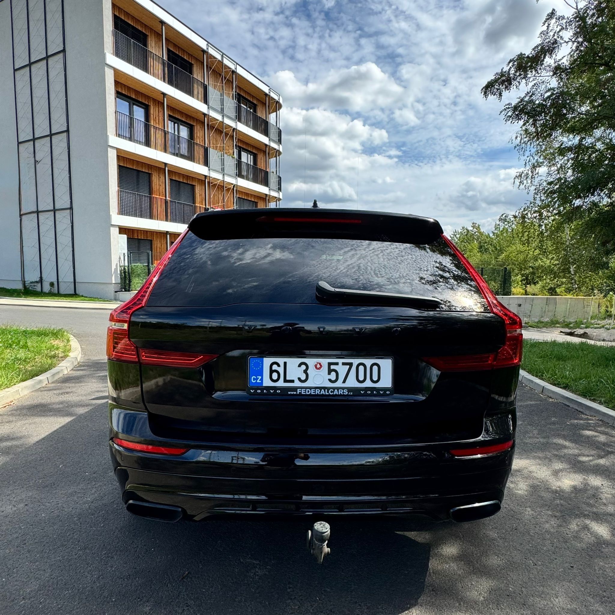 Volvo XC60, T6 AWD Recharge 251kW R-Design - fotka 5