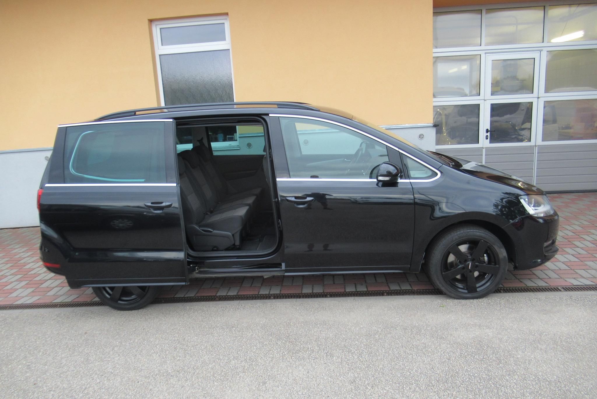 Volkswagen Sharan, 2.0 TDi AUT. KLIMA TAŽNÉ 2.2 t - fotka 4