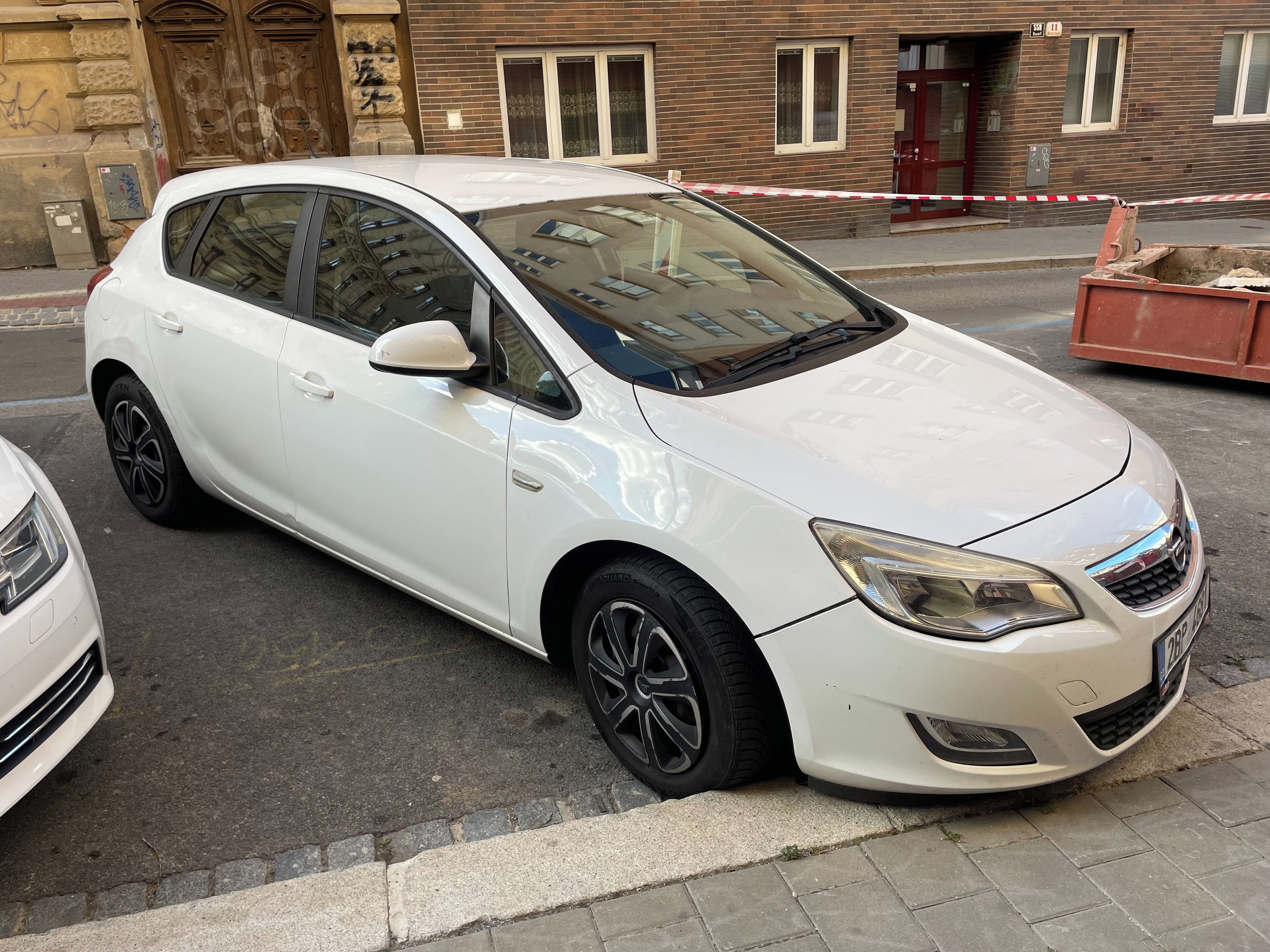 Opel Astra, J 1.4 64 kW - fotka 4