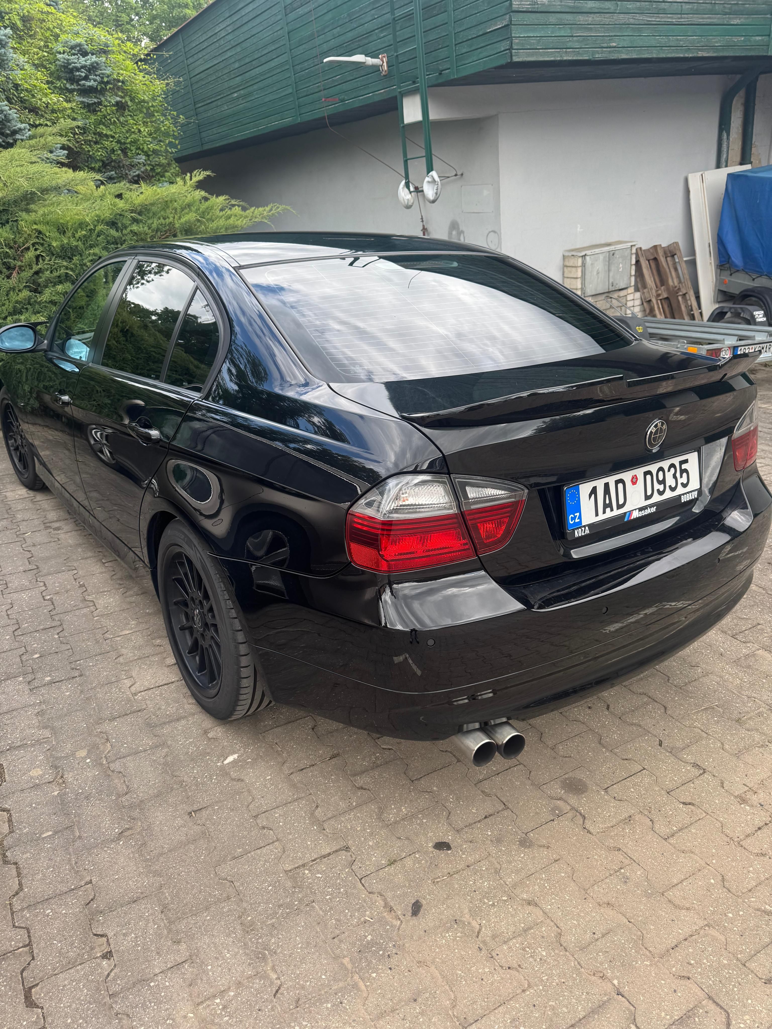 BMW Řada 3, BMW E90 320i - fotka 2