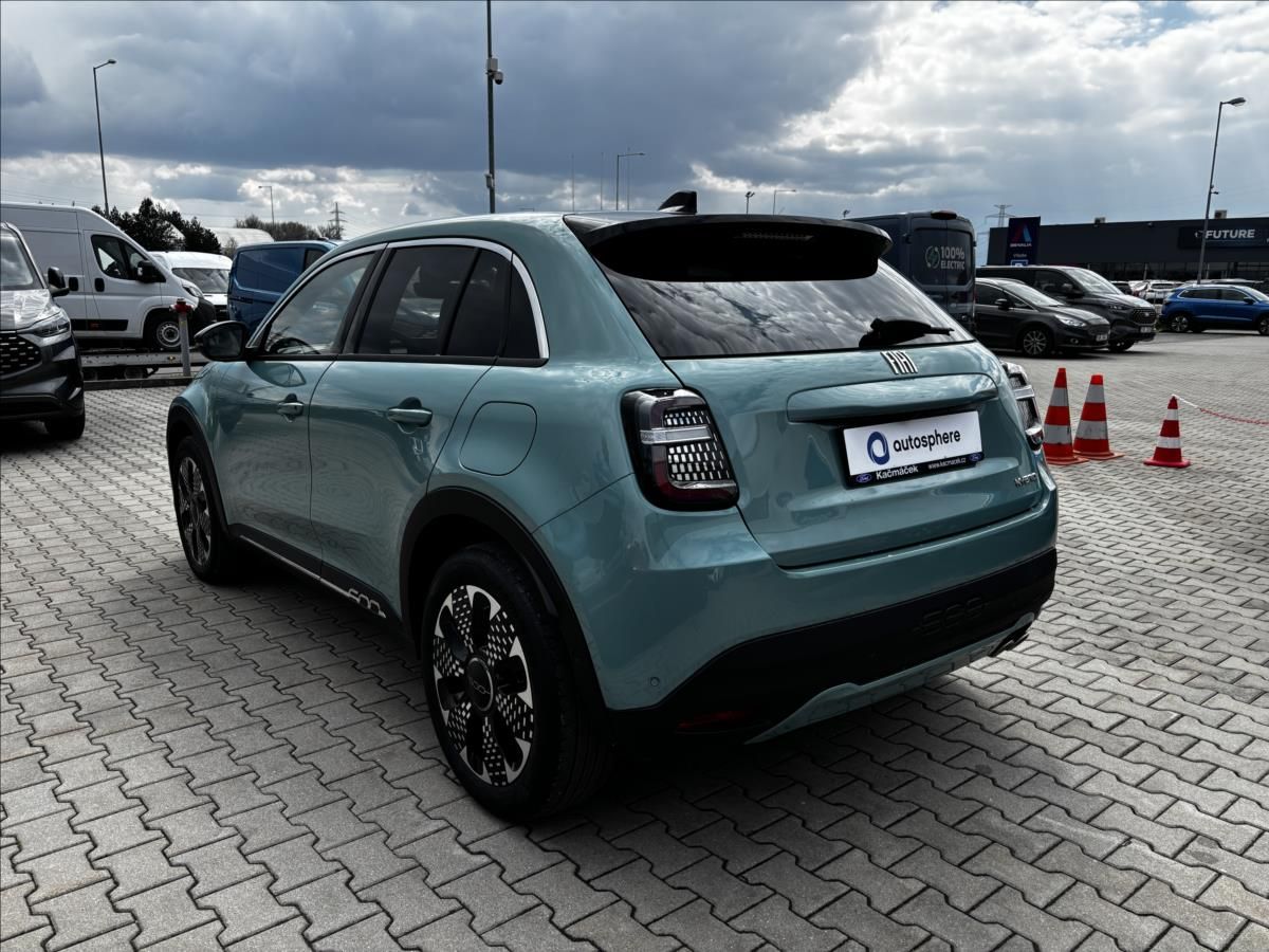Fiat 600, 1,2 Hybrid 100kW La Prima - fotka 3