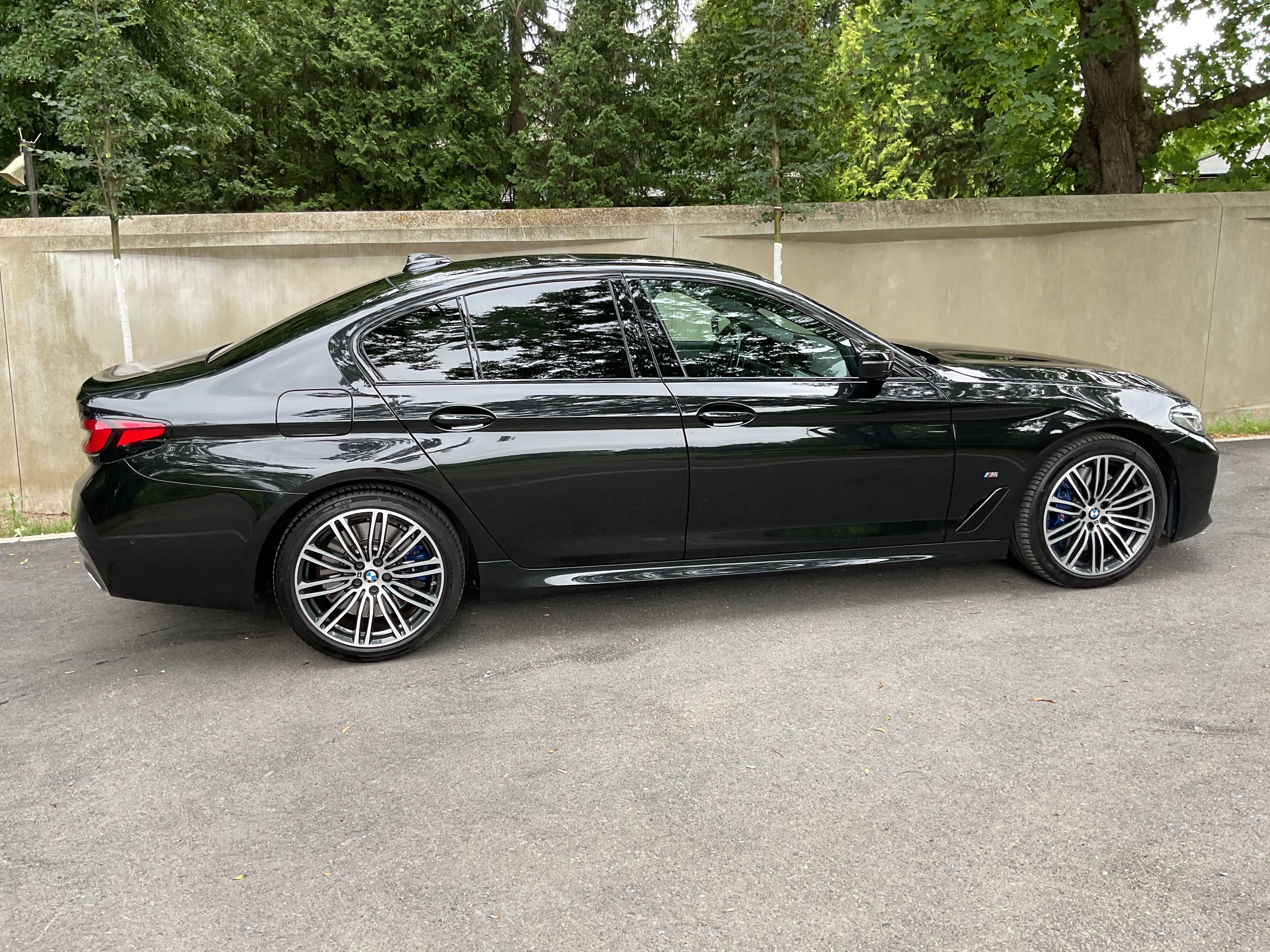 BMW Řada 5, 540i xDrive Limousine M paket - fotka 3