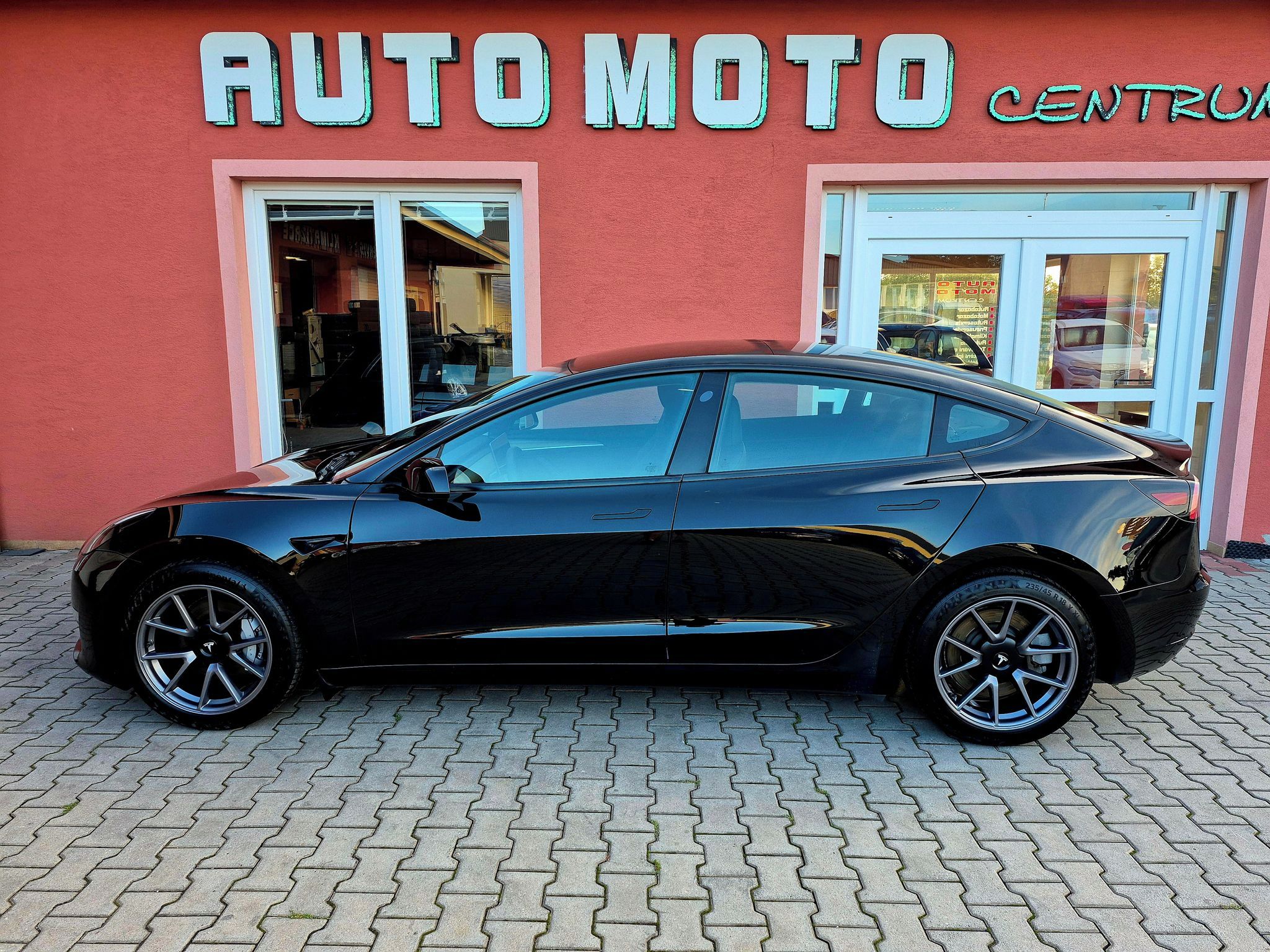 Tesla Model 3, Long Range Dual Motor - 366 kW - fotka 2