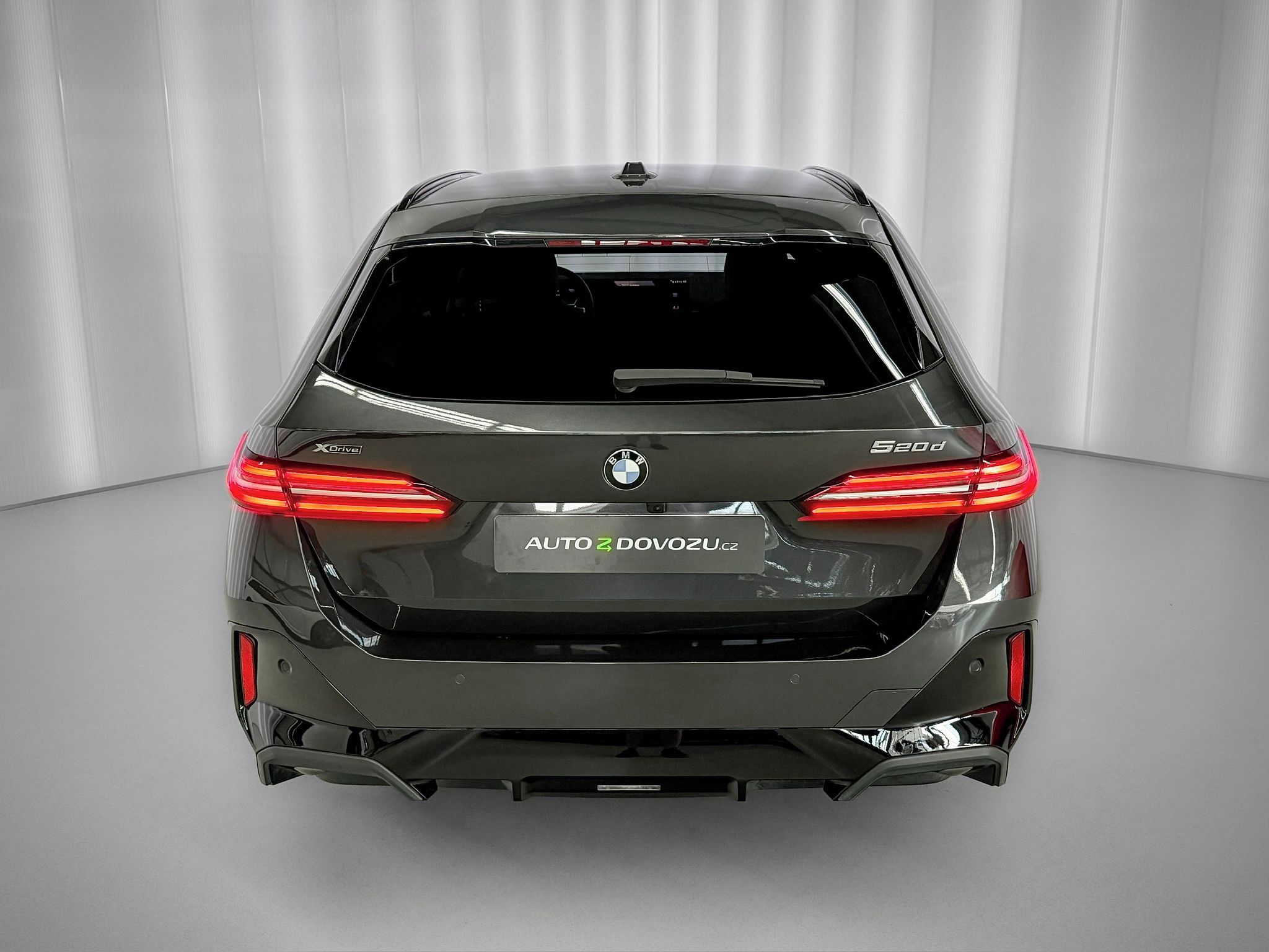 BMW Řada 5, 520d xDrive M-SPORT, HARMAN&KA - fotka 6