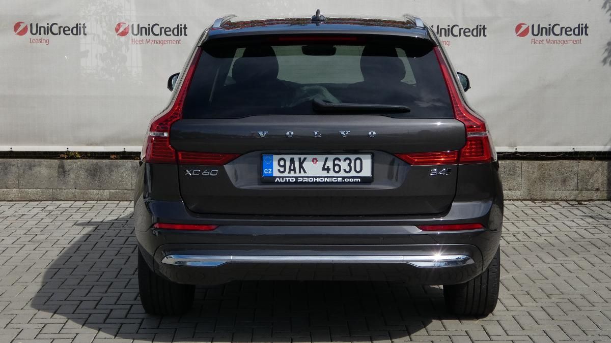 Volvo XC60, B4 AWD Plus Bright Auto - fotka 4