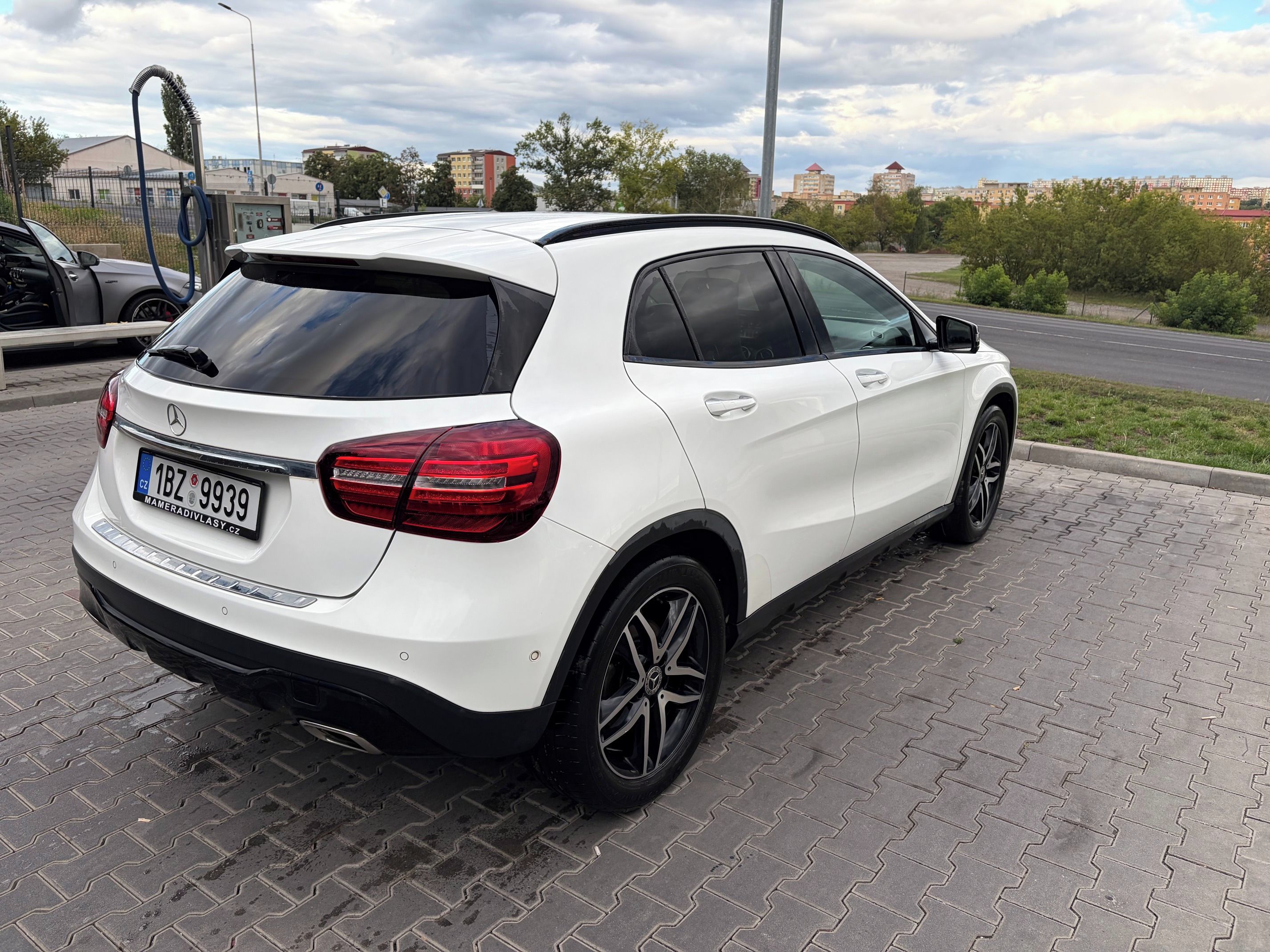 Mercedes-Benz GLA, 220 4matic - fotka 4