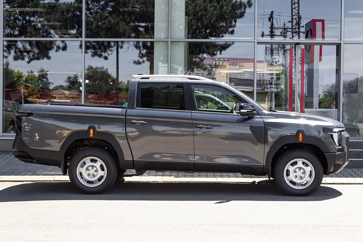 KGM Musso Grand, 2,2 e-XDI 4WD AT STYLEplus - fotka 4