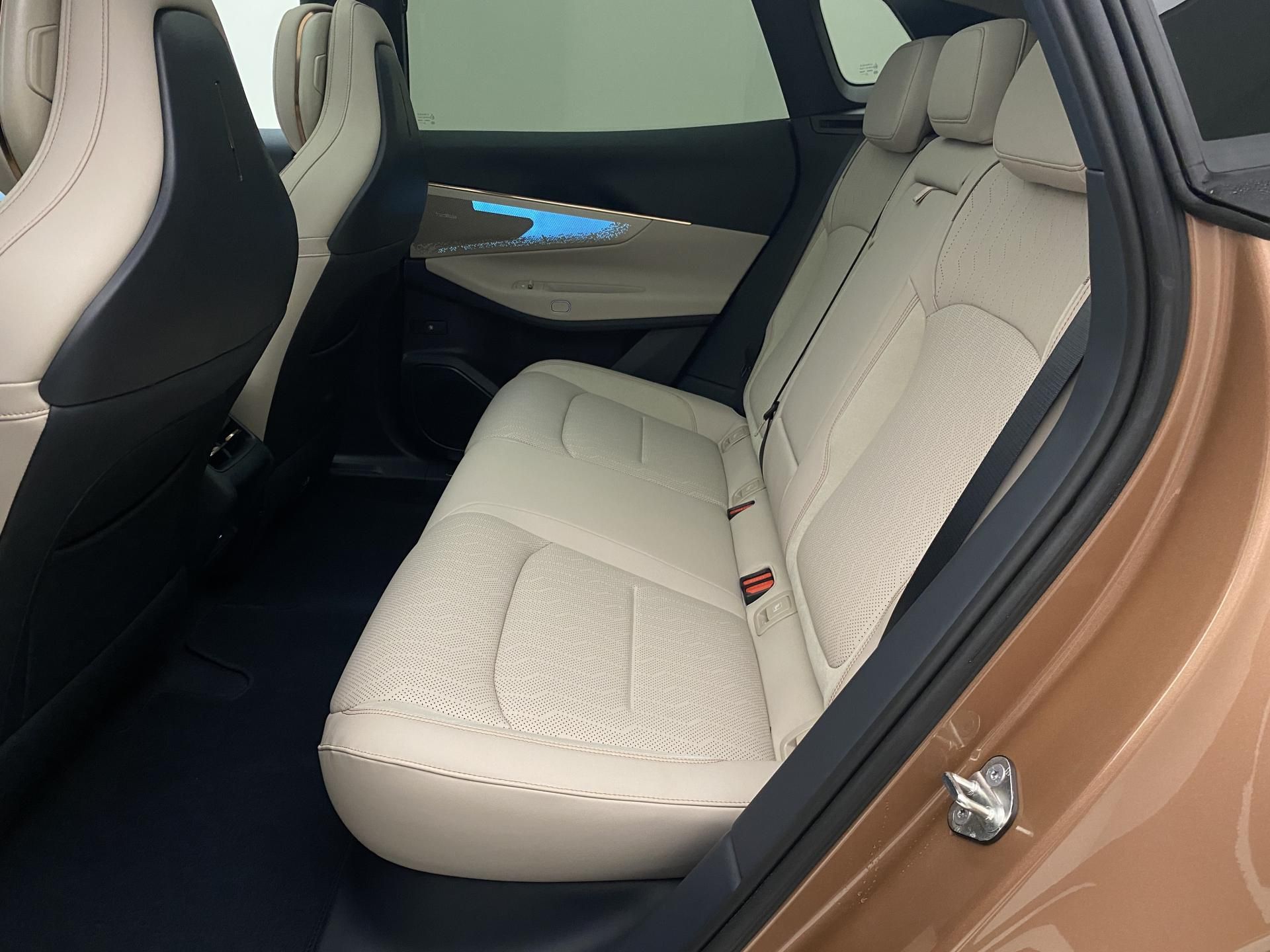 Lynk & Co 08, MORE PHEV - fotka 4