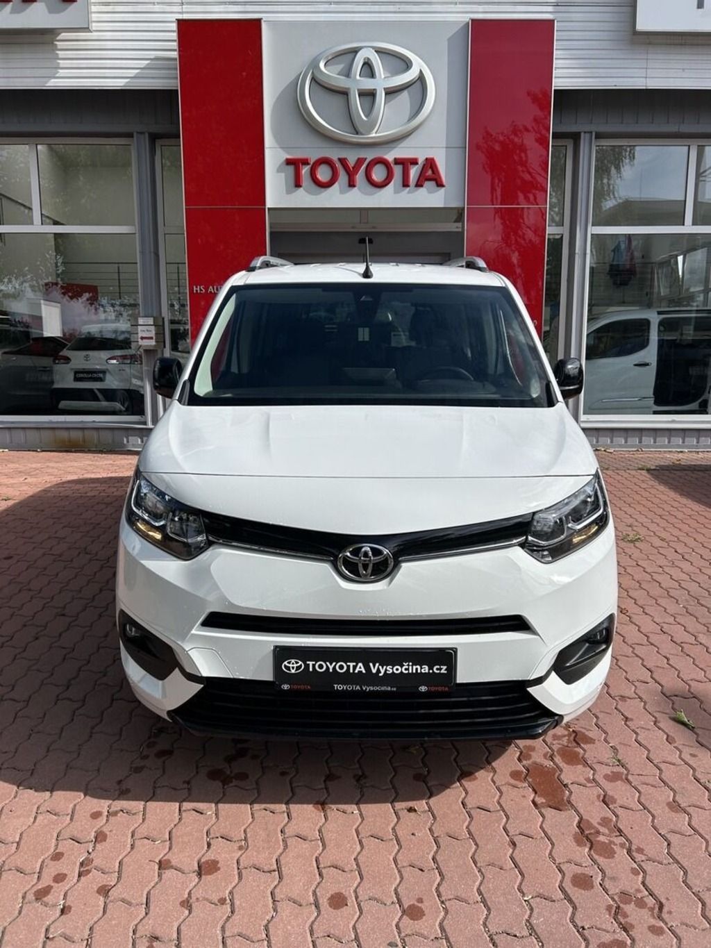 Toyota Proace City Verso, 5D SWB 1.2T 110 6MT - Family - fotka 2