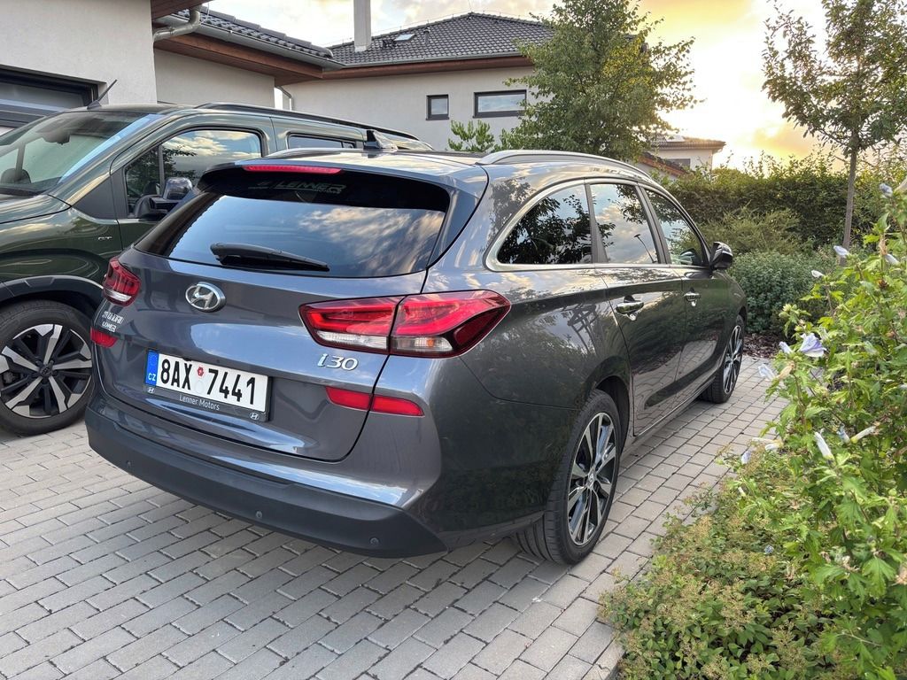 Hyundai i30, Nadstandardní výbava - fotka 3