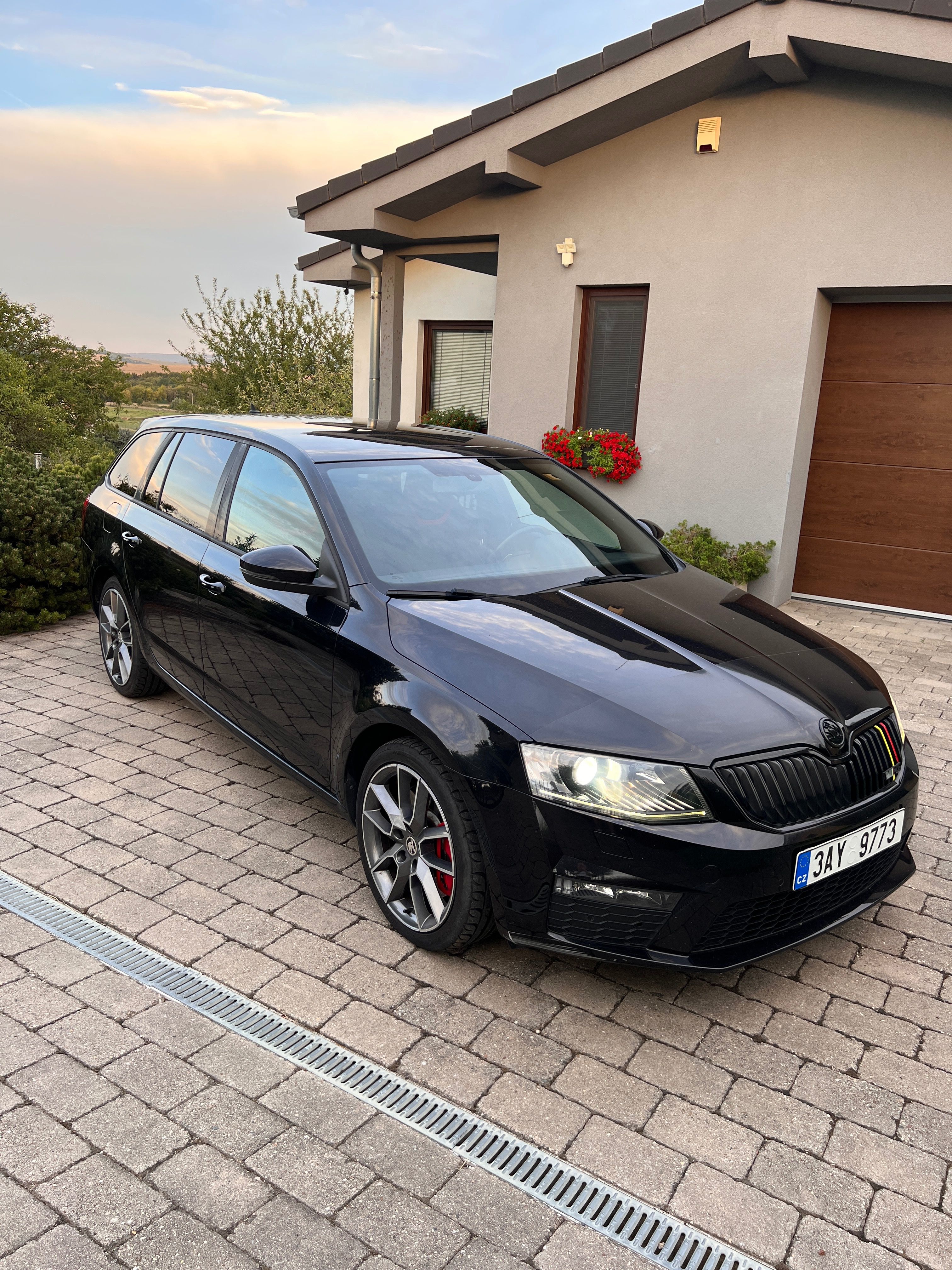 Škoda Octavia, Škoda Octavia RS 2.0 TDI DSG - fotka 2