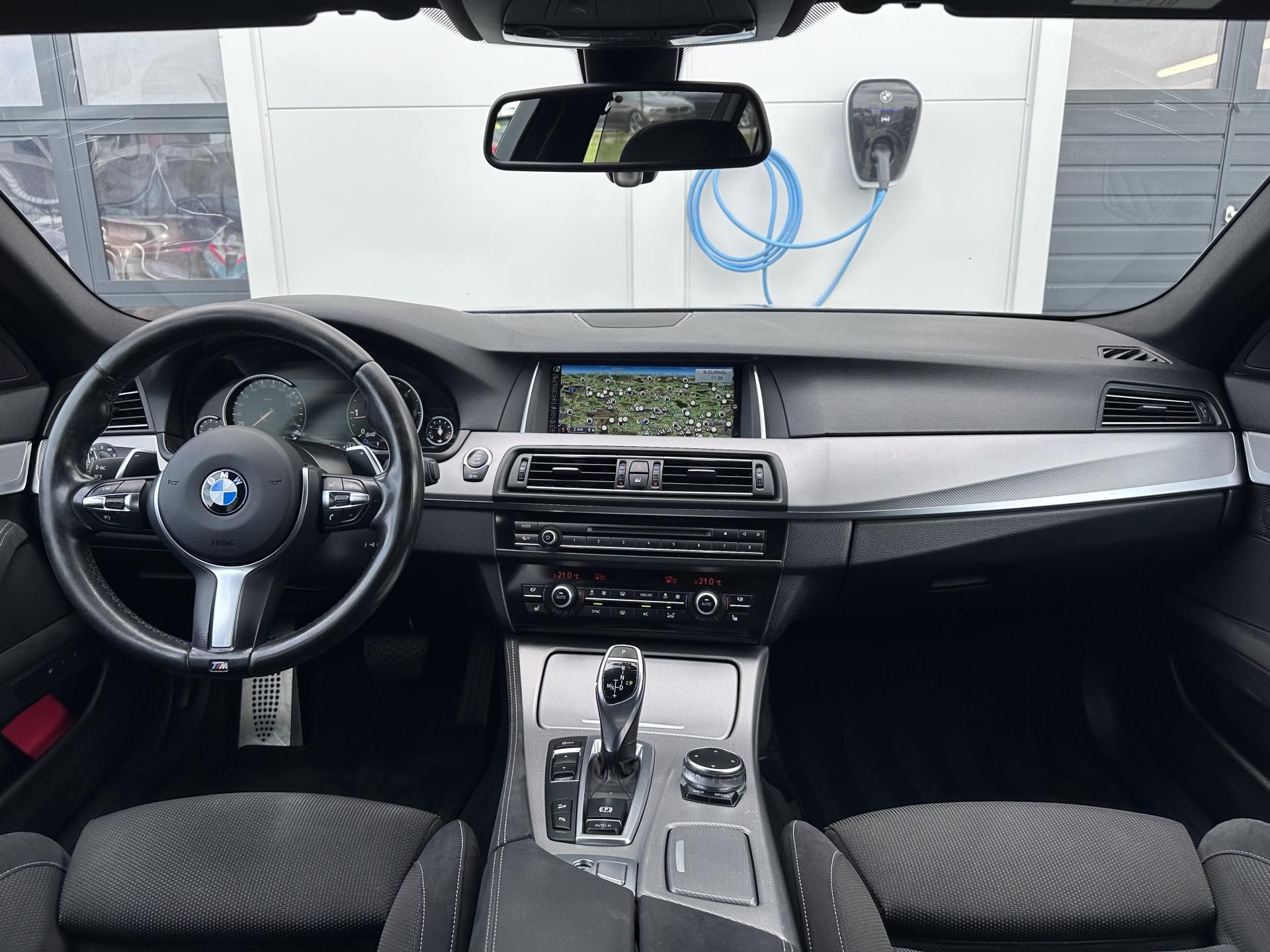 BMW Řada 5, 525d xDrive M-Sport Touring - fotka 6