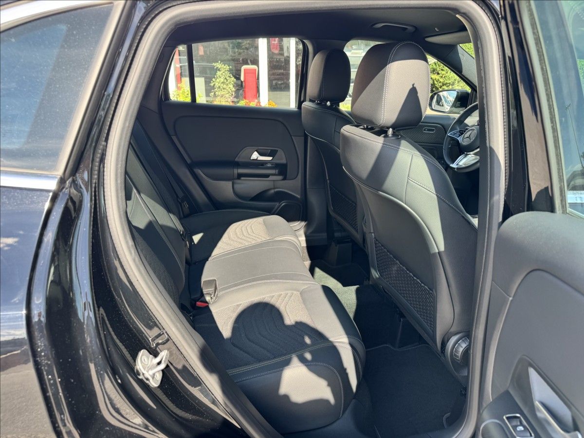 Mercedes-Benz GLA, 1,3   200 - fotka 6