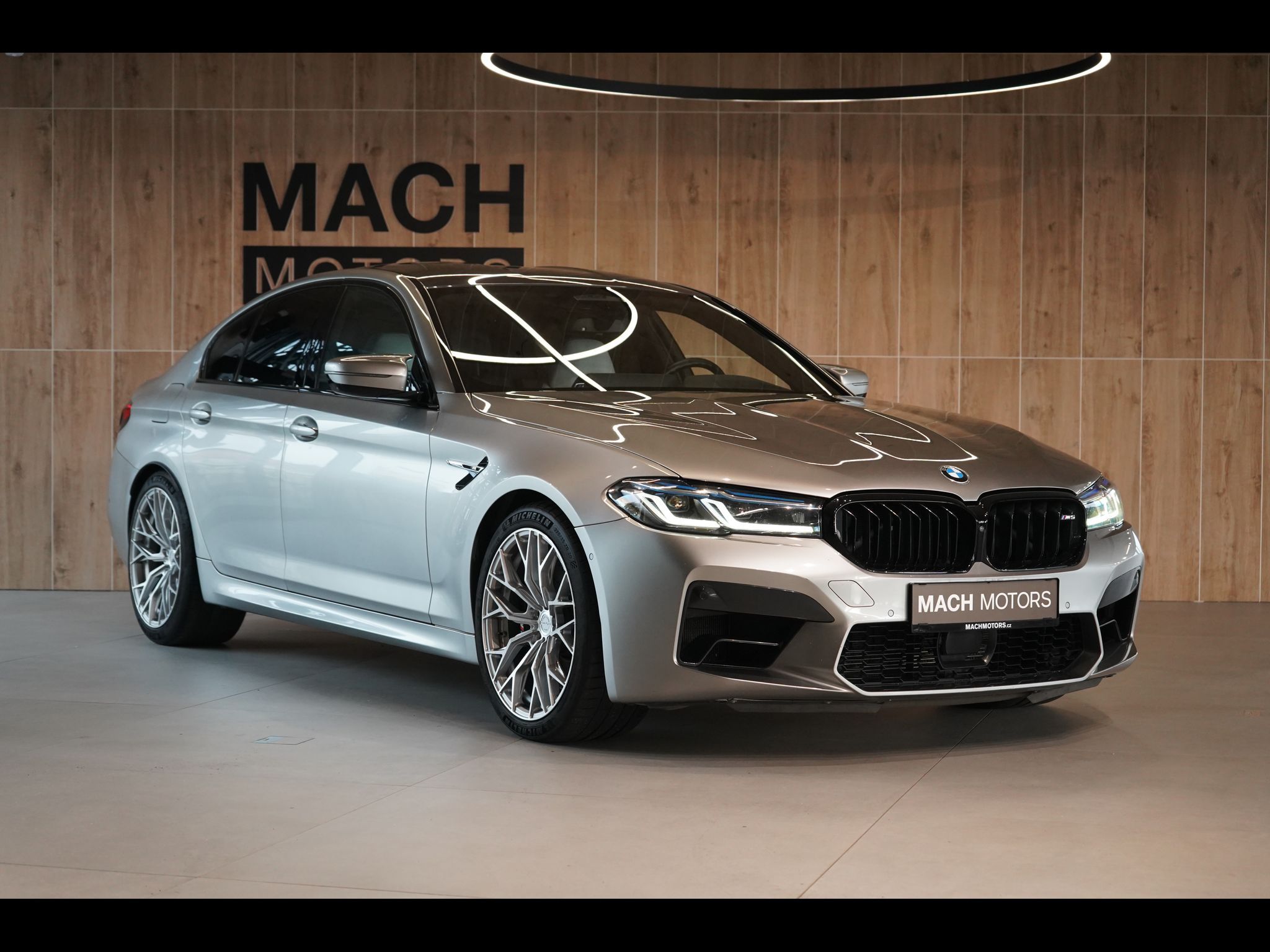 BMW M5, Masáž, Ventilace, H/K, Head-up - fotka 4