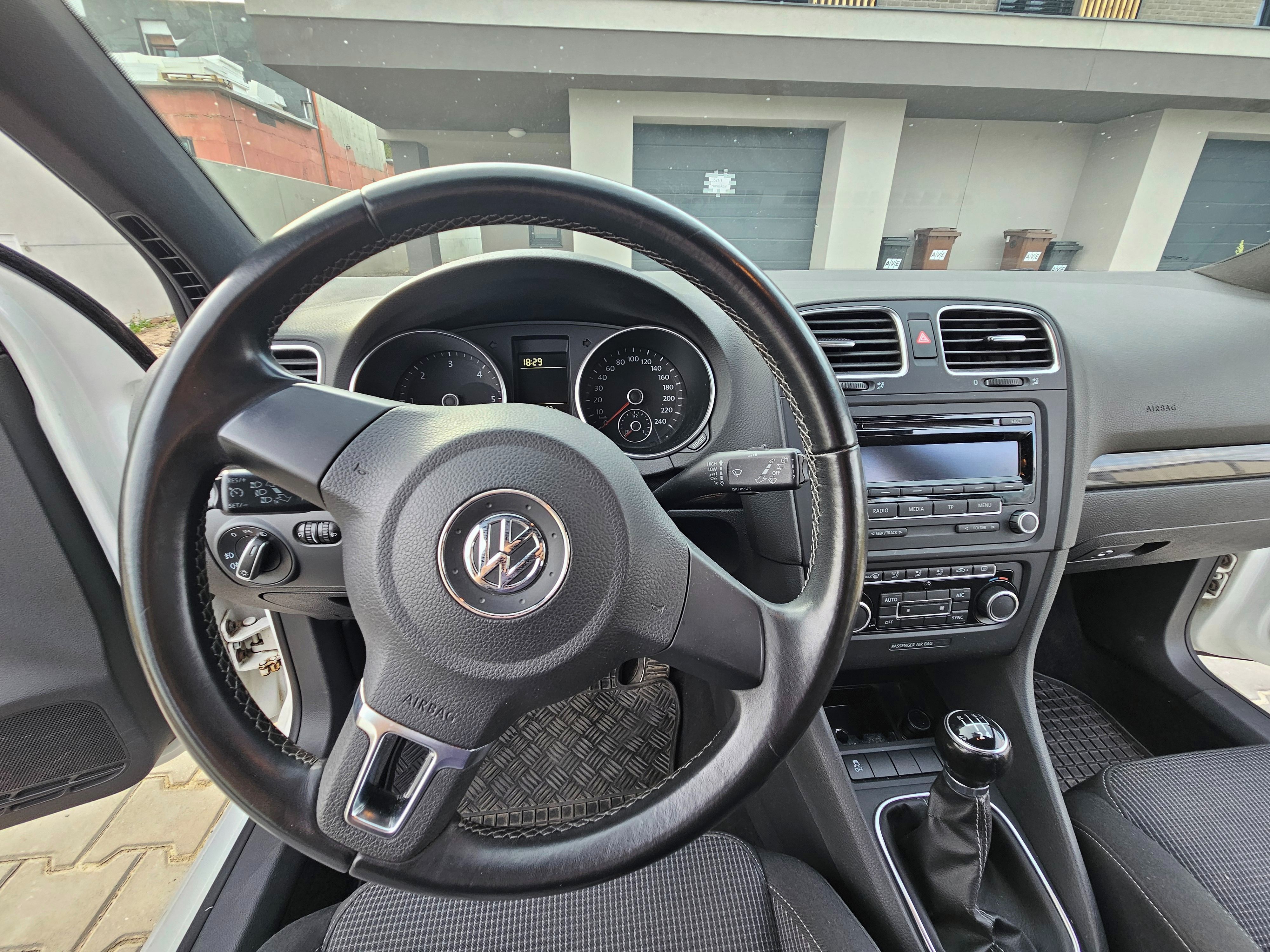 Volkswagen Golf, nízká spotřeba, nová STK - fotka 6