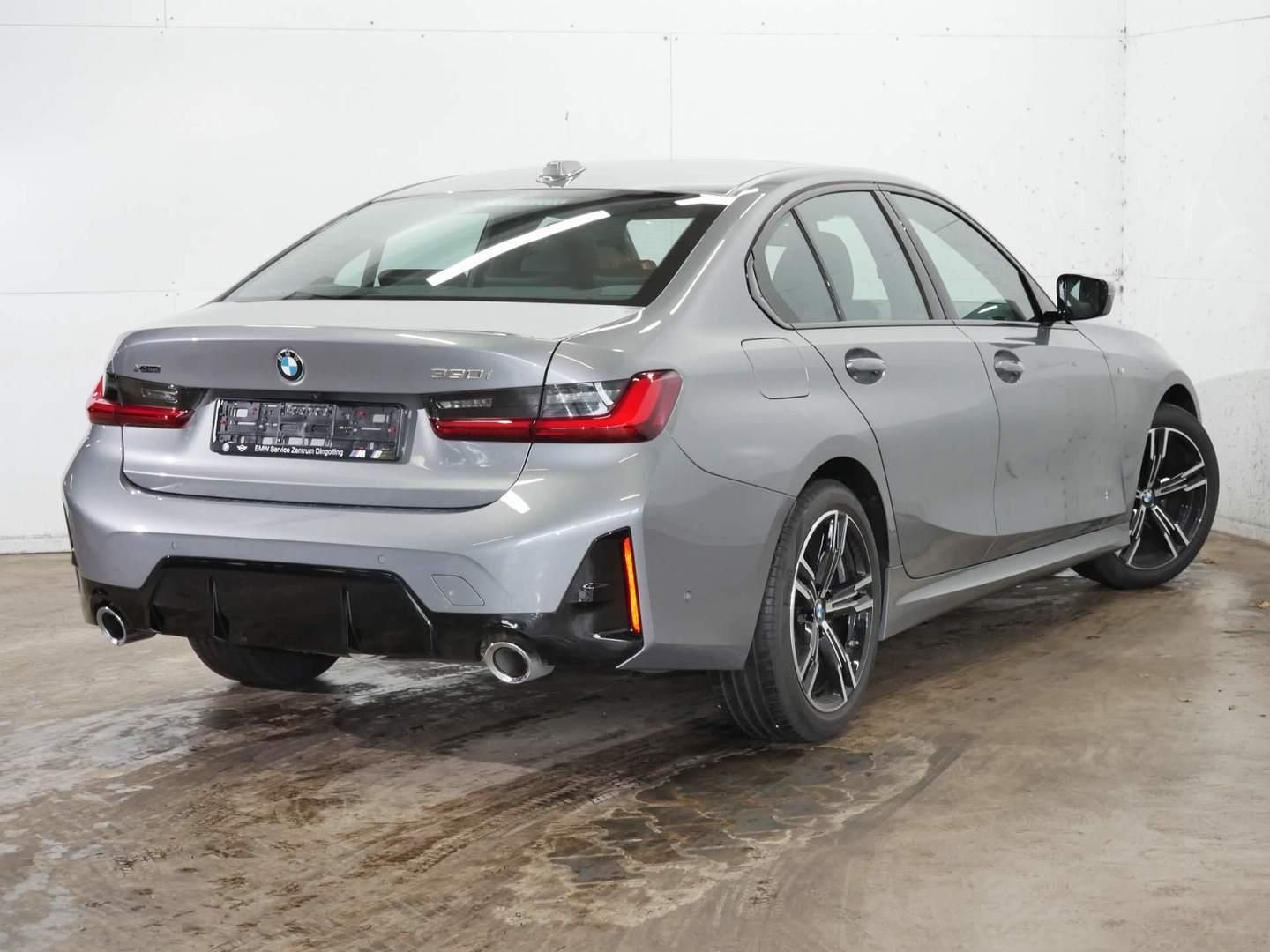 BMW Řada 3, 330i xDrive Tažné Nezávislé - fotka 4