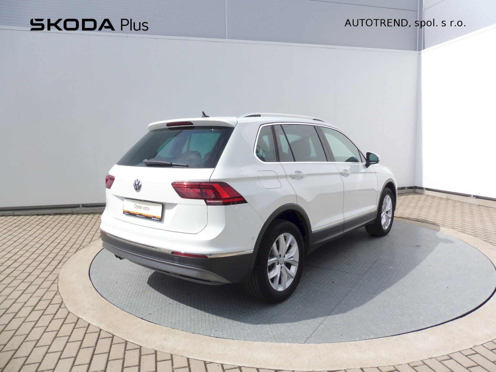 Volkswagen Tiguan, Highline 2,0 TDI 140kW DSG 4MO - fotka 2