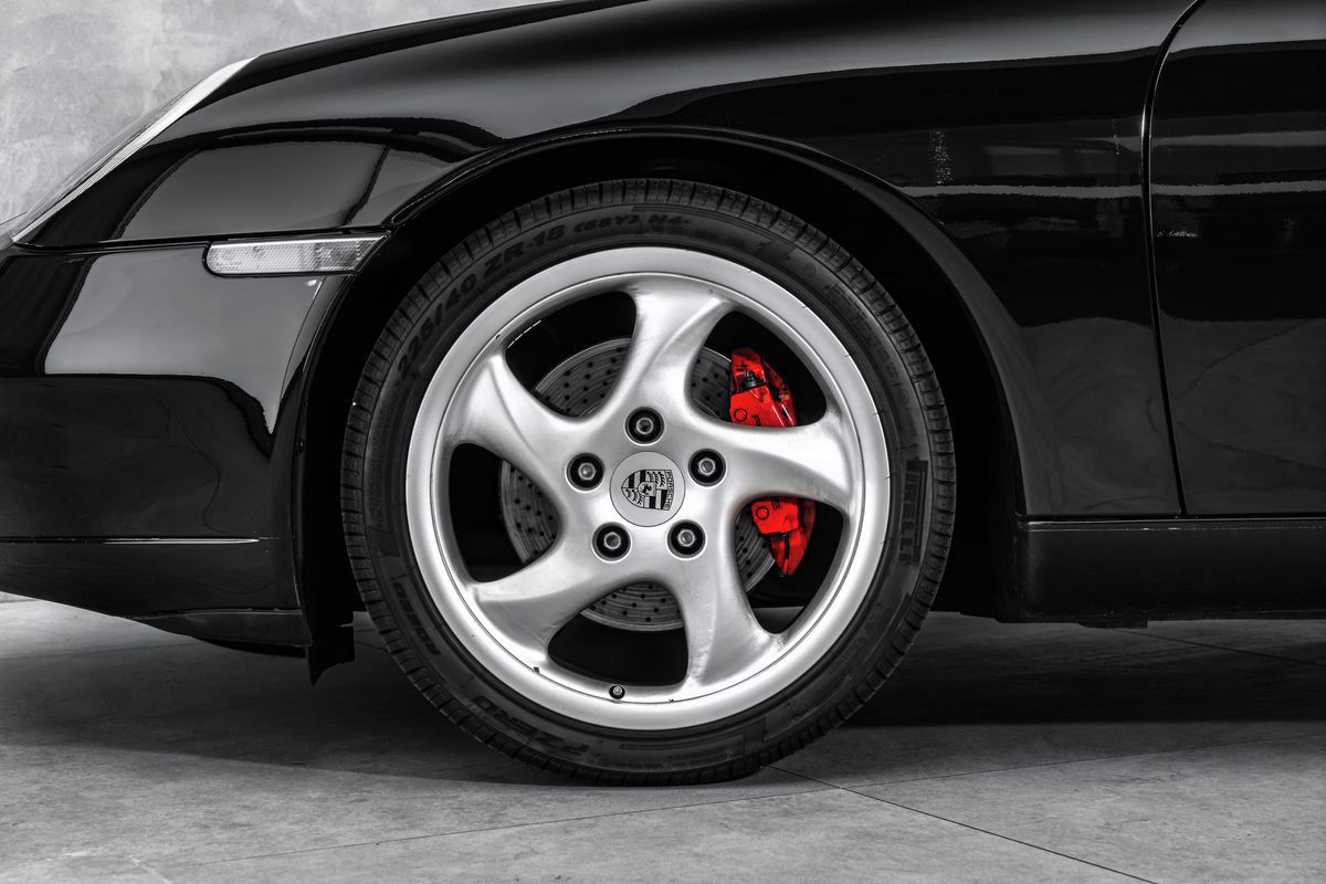 Porsche 911, 996 Carrera - fotka 2