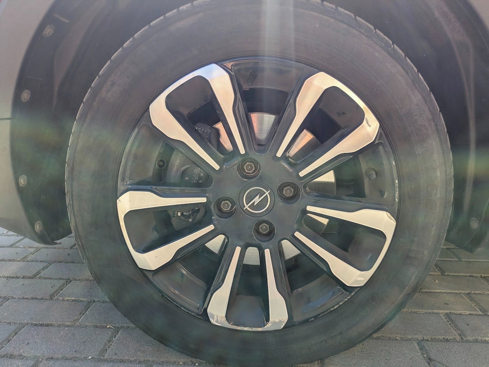 Opel Crossland, 1.2 benzín - fotka 5