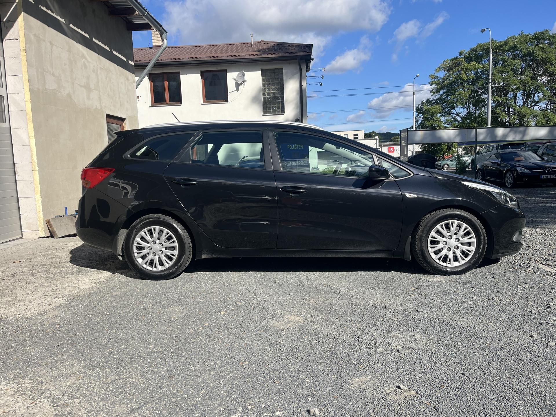 Kia Cee´d, 1,4 CRDi 66 Kw TAŽNÉ !! - fotka 4