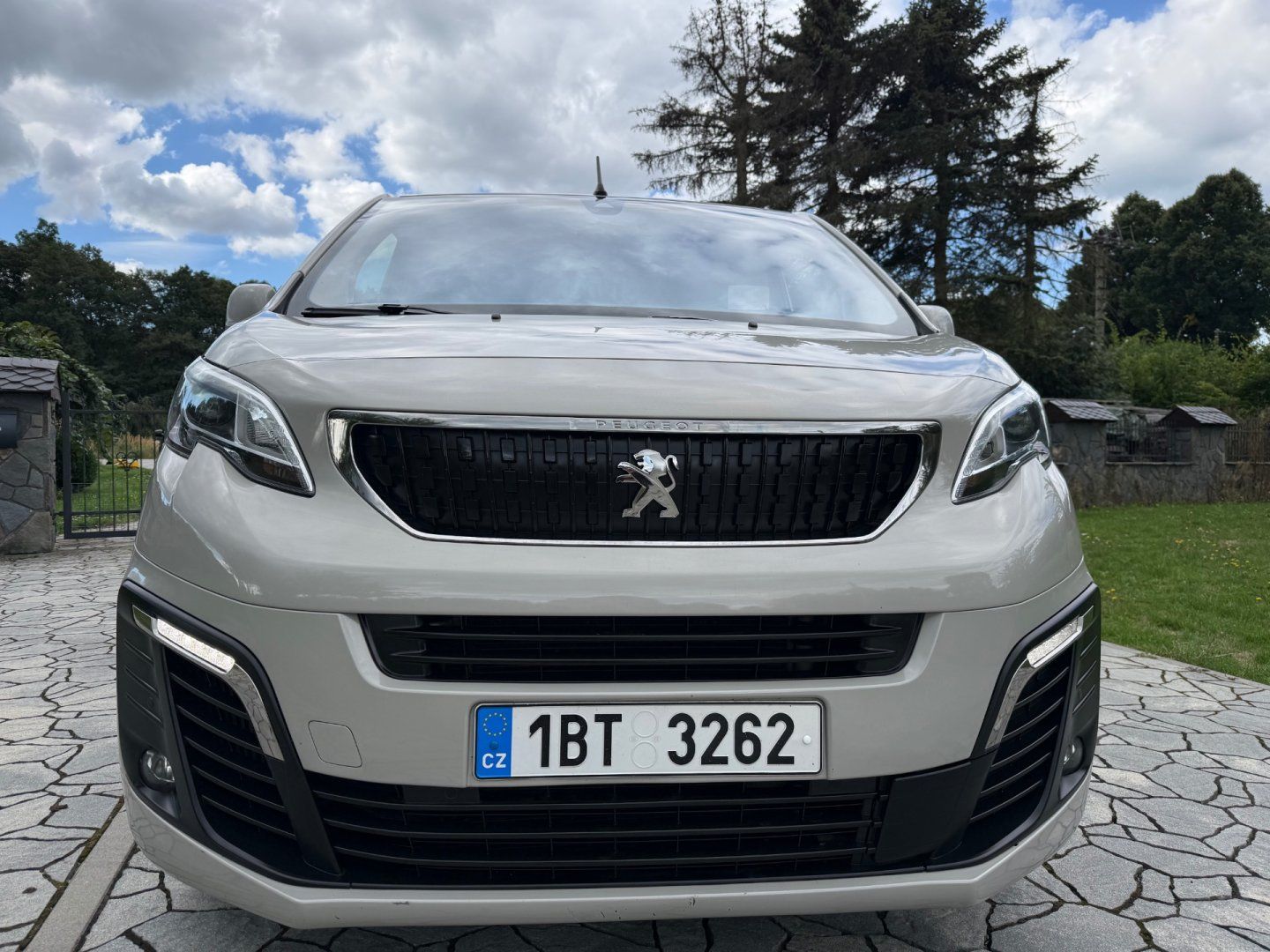 Peugeot Traveller, 2.0HDI 130kW 8MÍST BUSINESS - fotka 2