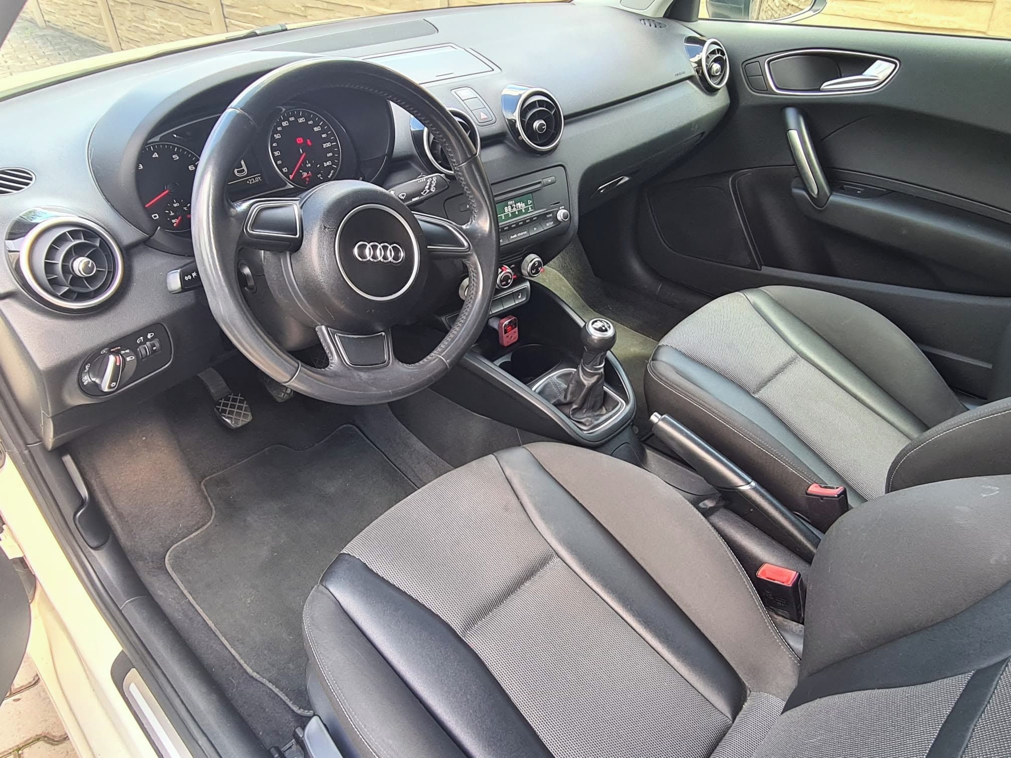 Audi A1, 1.4 TFSI, 90 kW - fotka 3