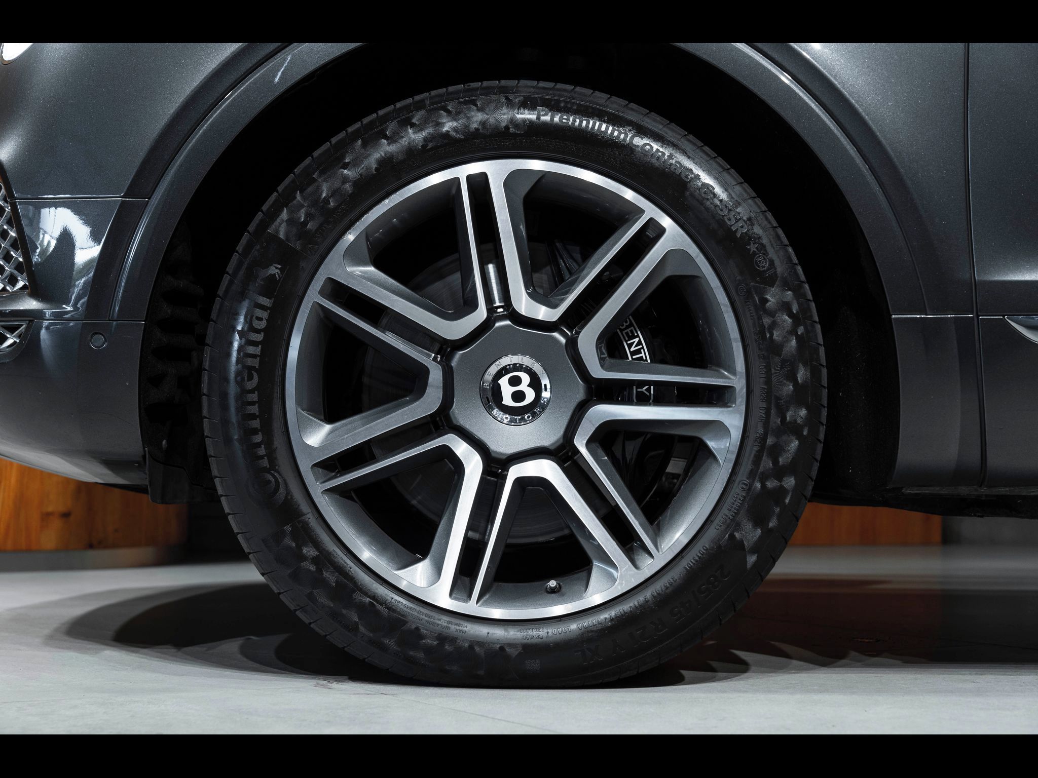 Bentley Bentayga - fotka 2