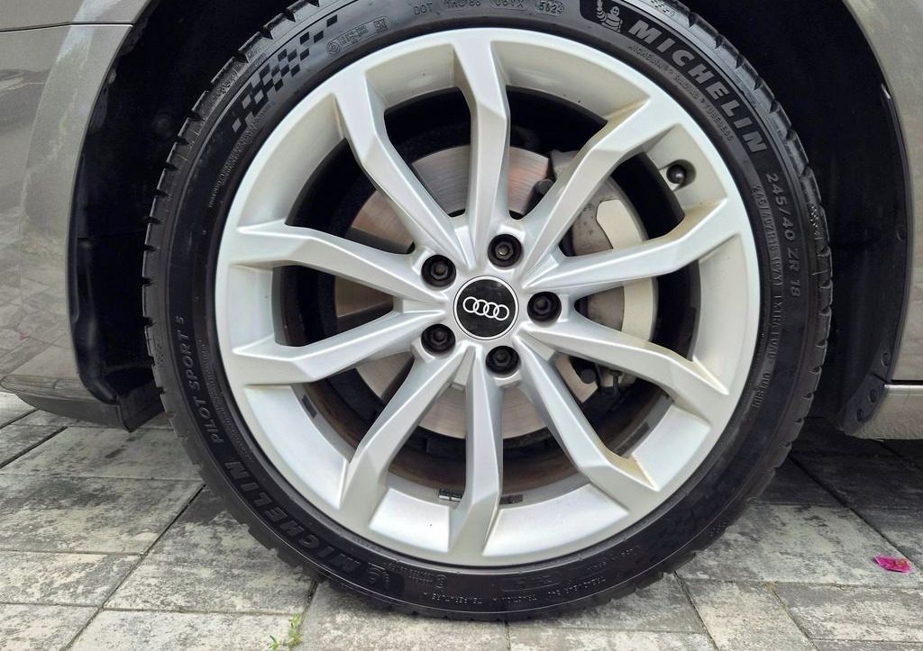 Audi A4 Avant, 40 TDI quattro Stronic Sline - fotka 6