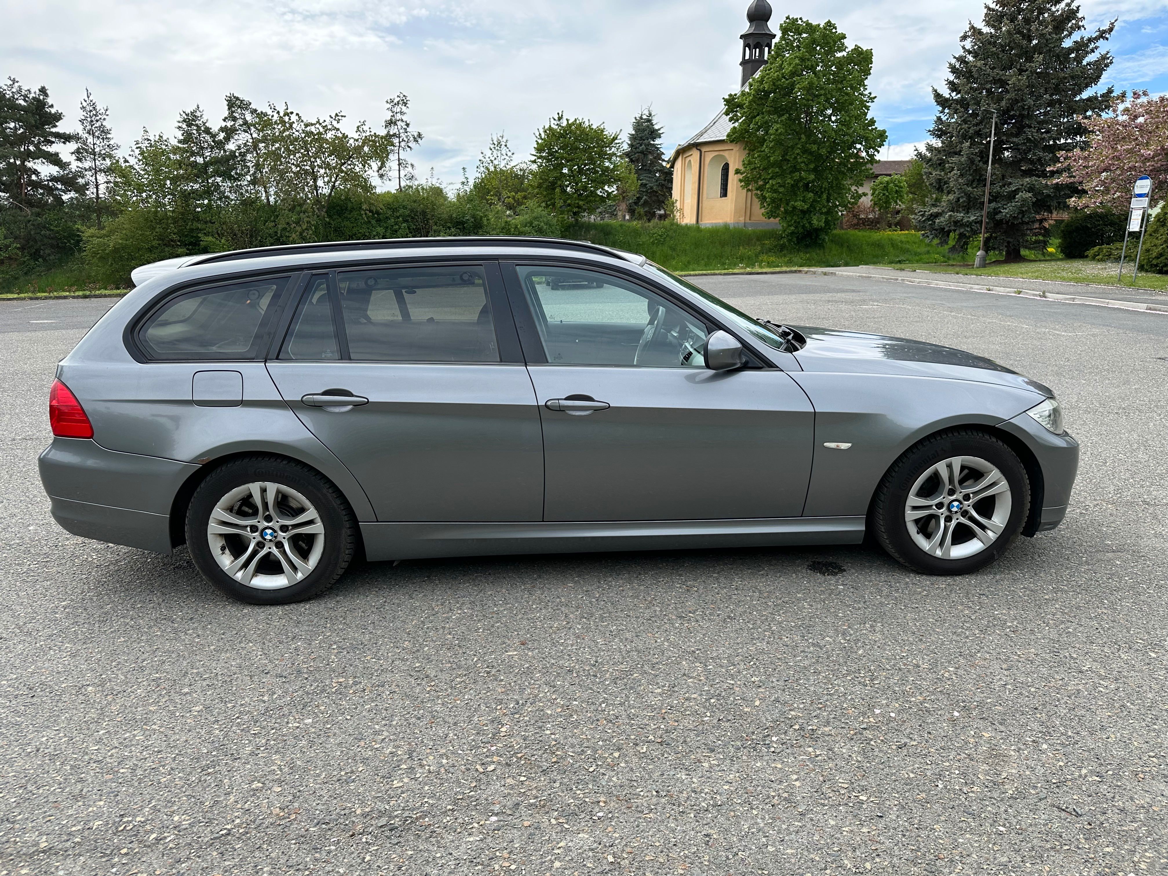 BMW Řada 3, BMW 318d Touring (E91) - fotka 4