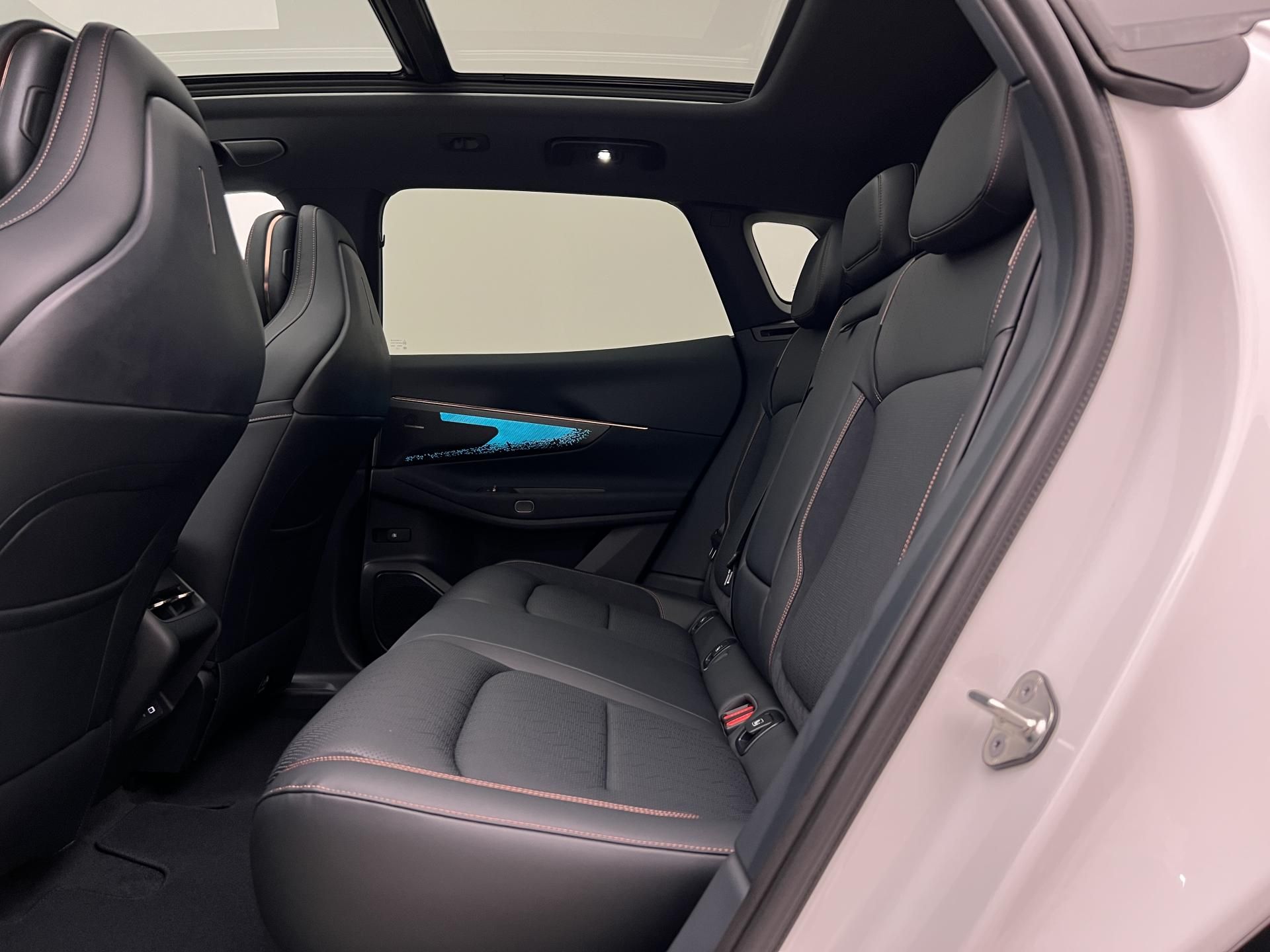 Lynk & Co 08, MORE PHEV - fotka 4