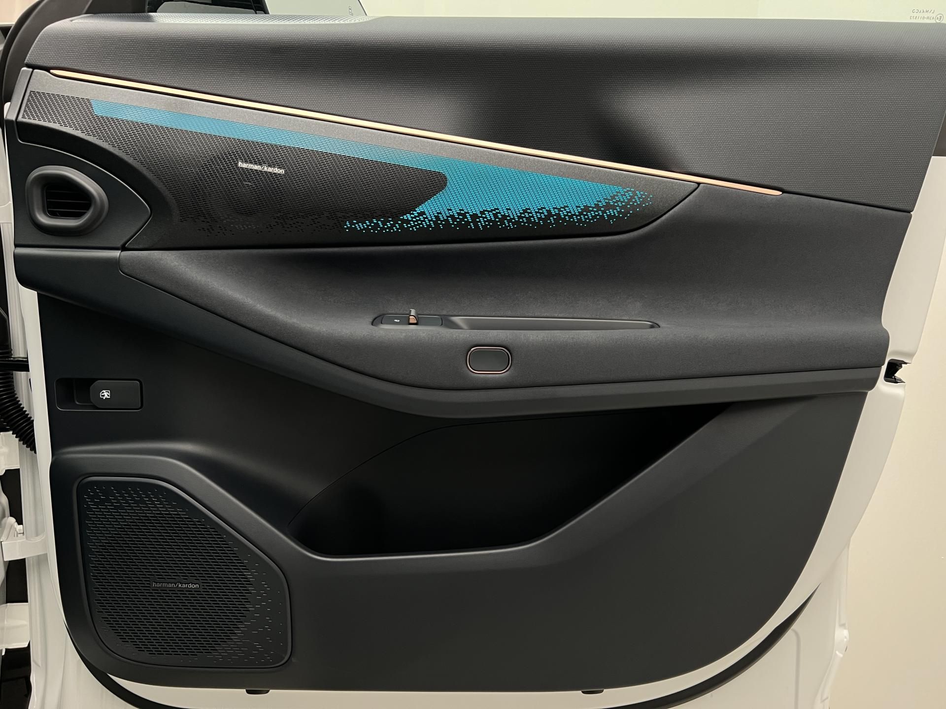 Lynk & Co 08, MORE PHEV - fotka 6