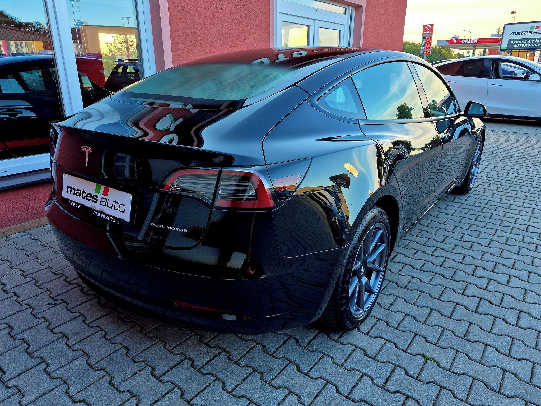 Tesla Model 3, Long Range Dual Motor - 366 kW - fotka 6