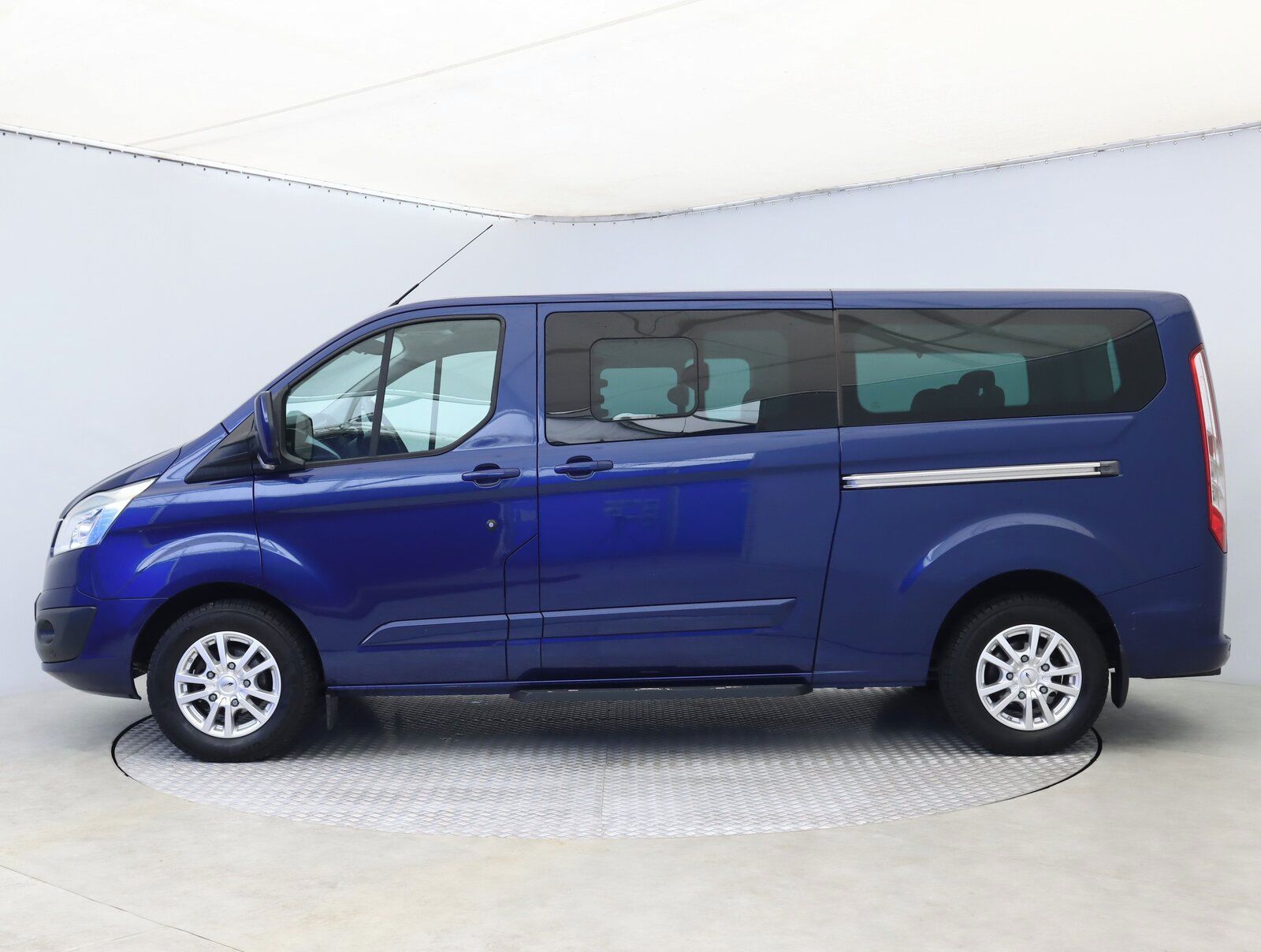 Ford Tourneo Custom, 2.2 TDCi, Titanium, Klima - fotka 3