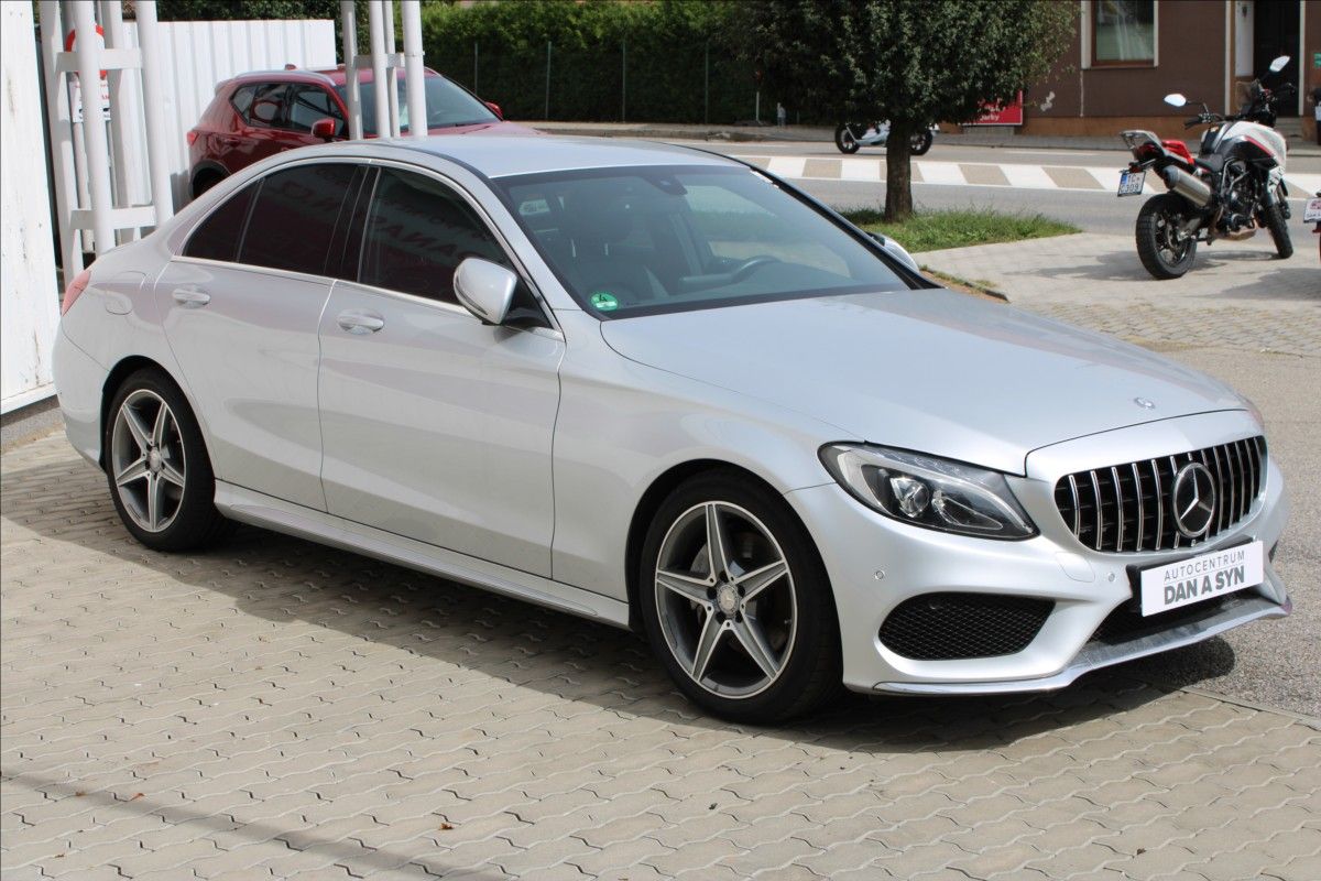 Mercedes-Benz Třídy C, 1,6 200d AMG line - fotka 2