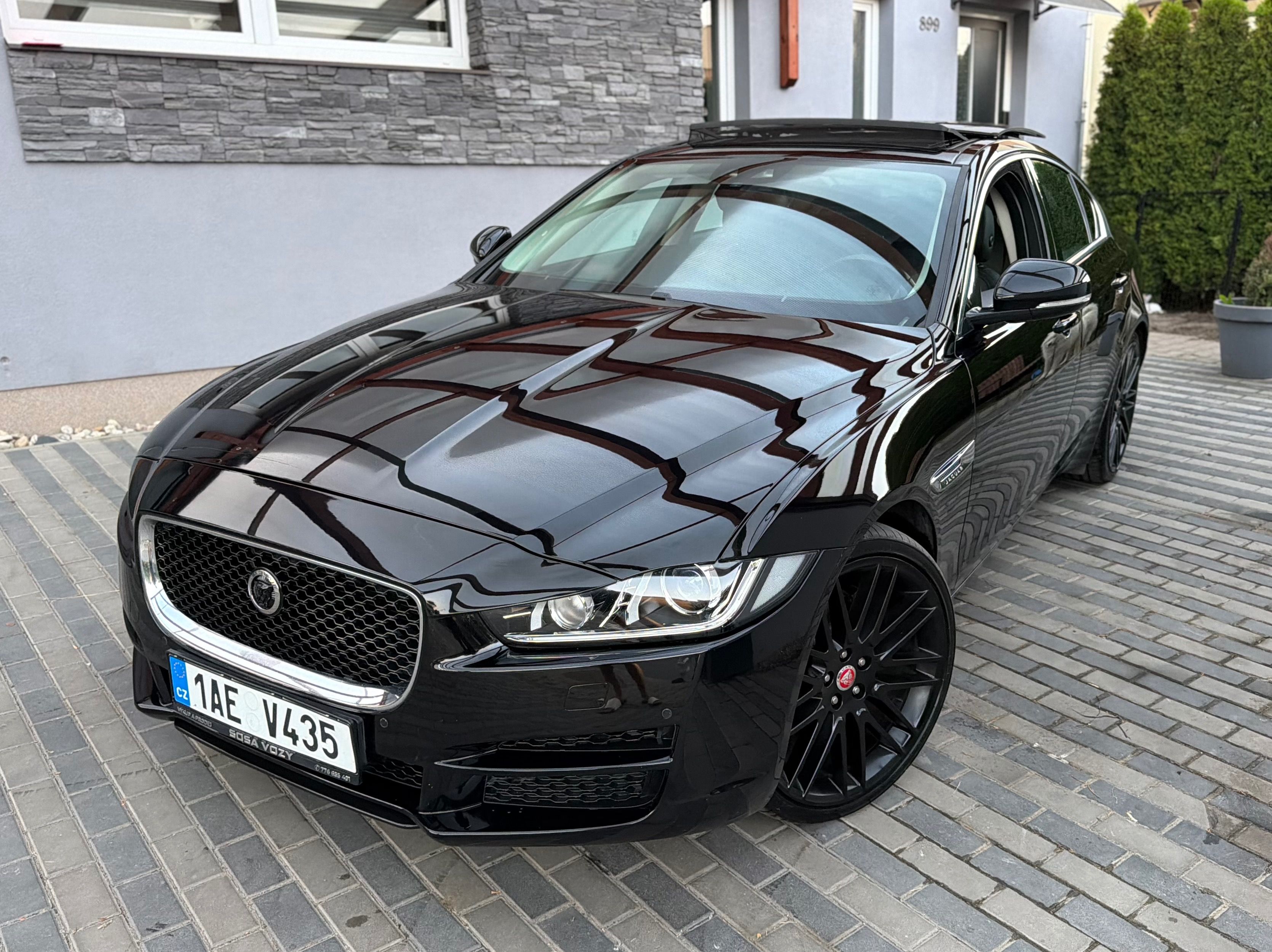 Jaguar XE - fotka 2