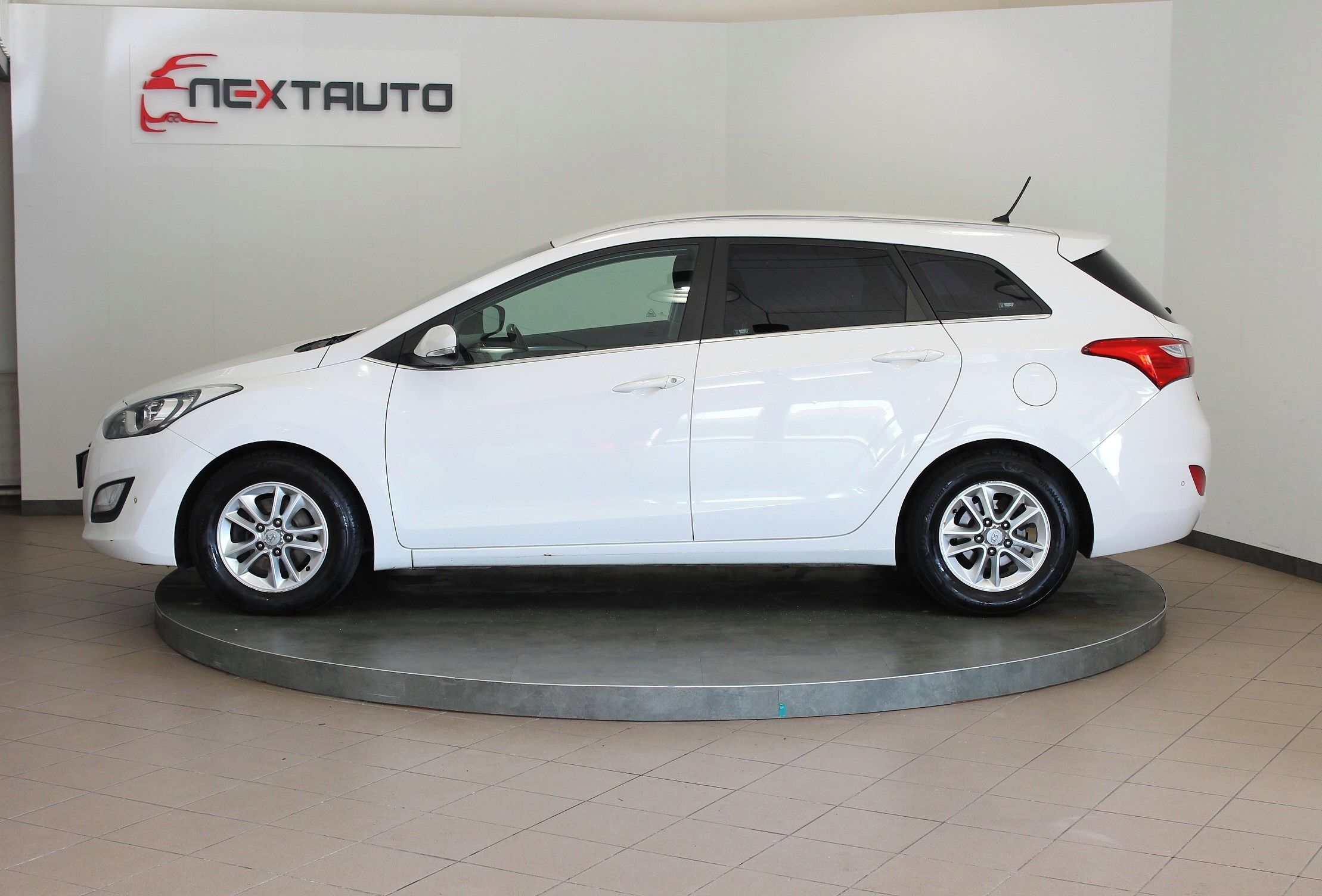 Hyundai i30, 1.6 CRDi 81kW  COMFORT, ČR - fotka 2